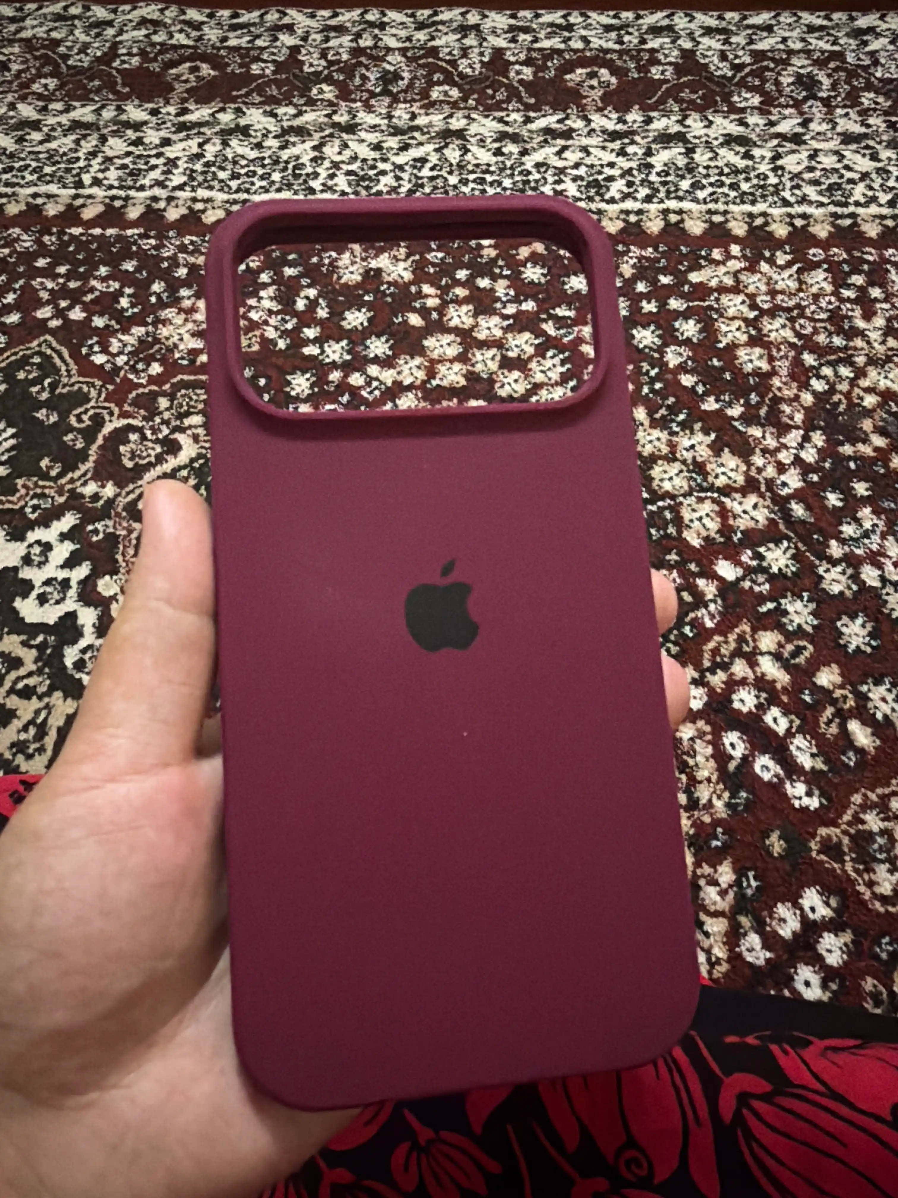 Силиконовый чехол с логотипом для iPhone 17 Pro Max/18 Pro Max бортик 1.5 мм