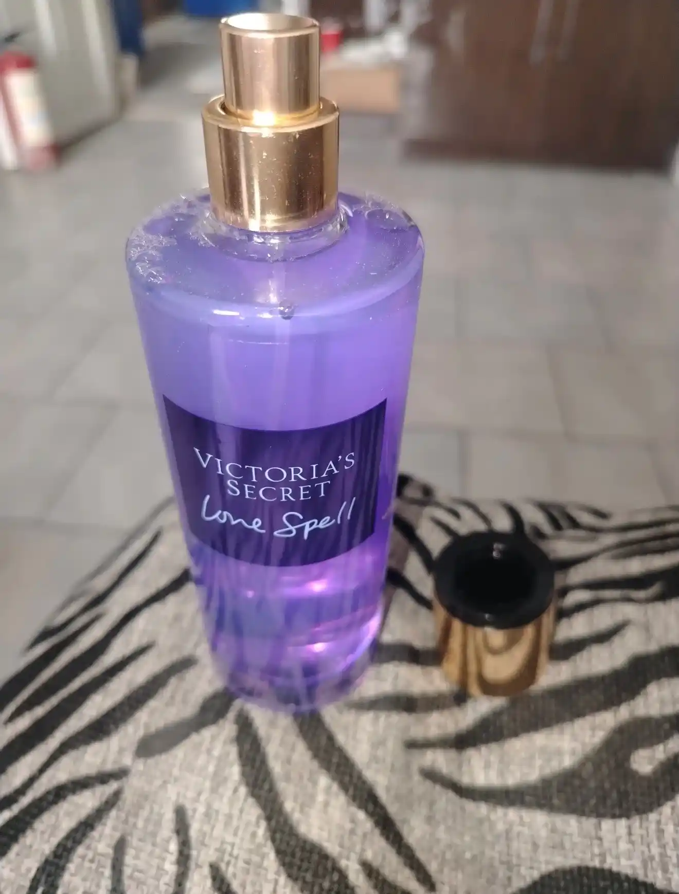 Parfyumlangan tana spreyi suvi Victoria's Secret Spreyi Aqua Kiss Rush, Shimmer, 250 ml