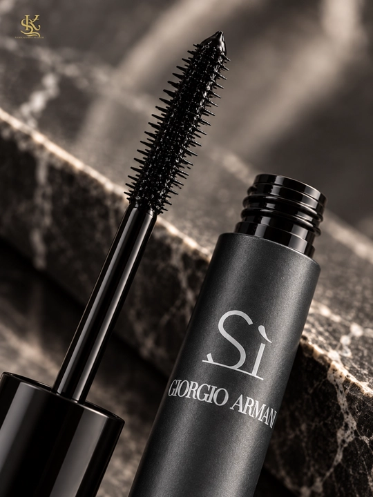 Kipriklar ucun qora tush Giorgio Armani Sì Eyes To Kill Excess, hajm beruvci maskara, 12 ml