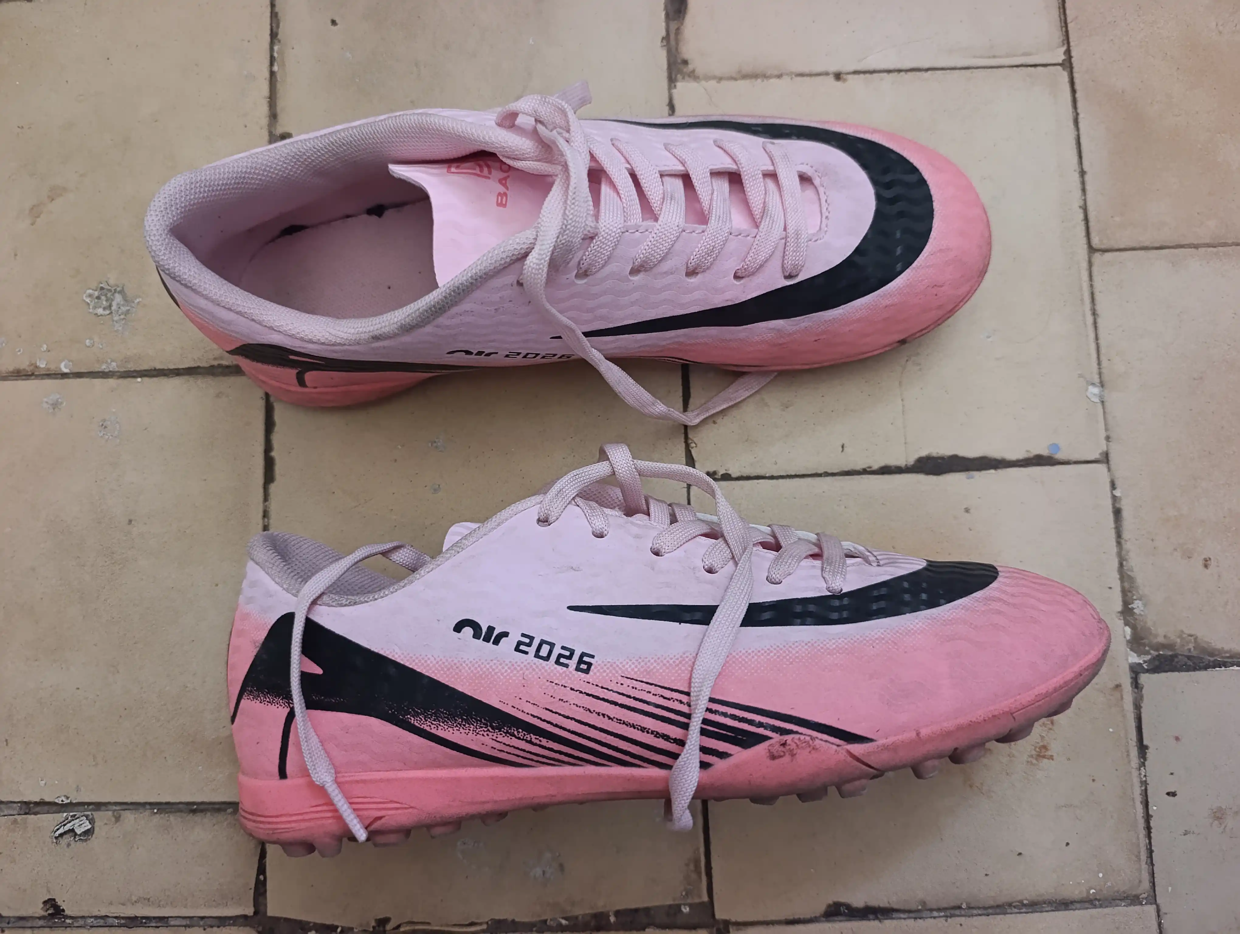 Erkaklar futboli butsisi, qirq oyoqli, mini-futbol va zal uchun, 35-45