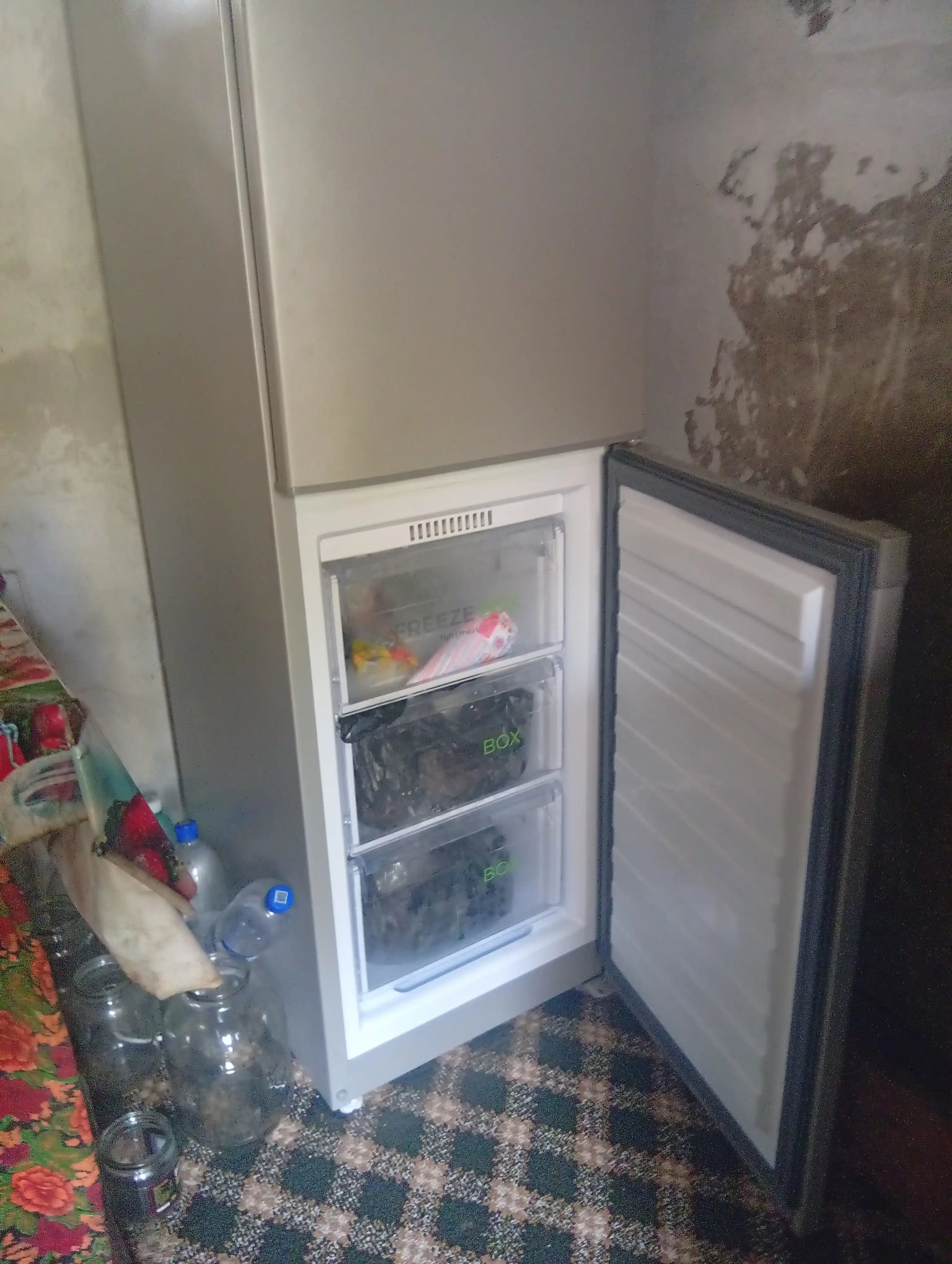 Ikki kamerali muzlatgich Бирюса M420, hajmi 205 litr