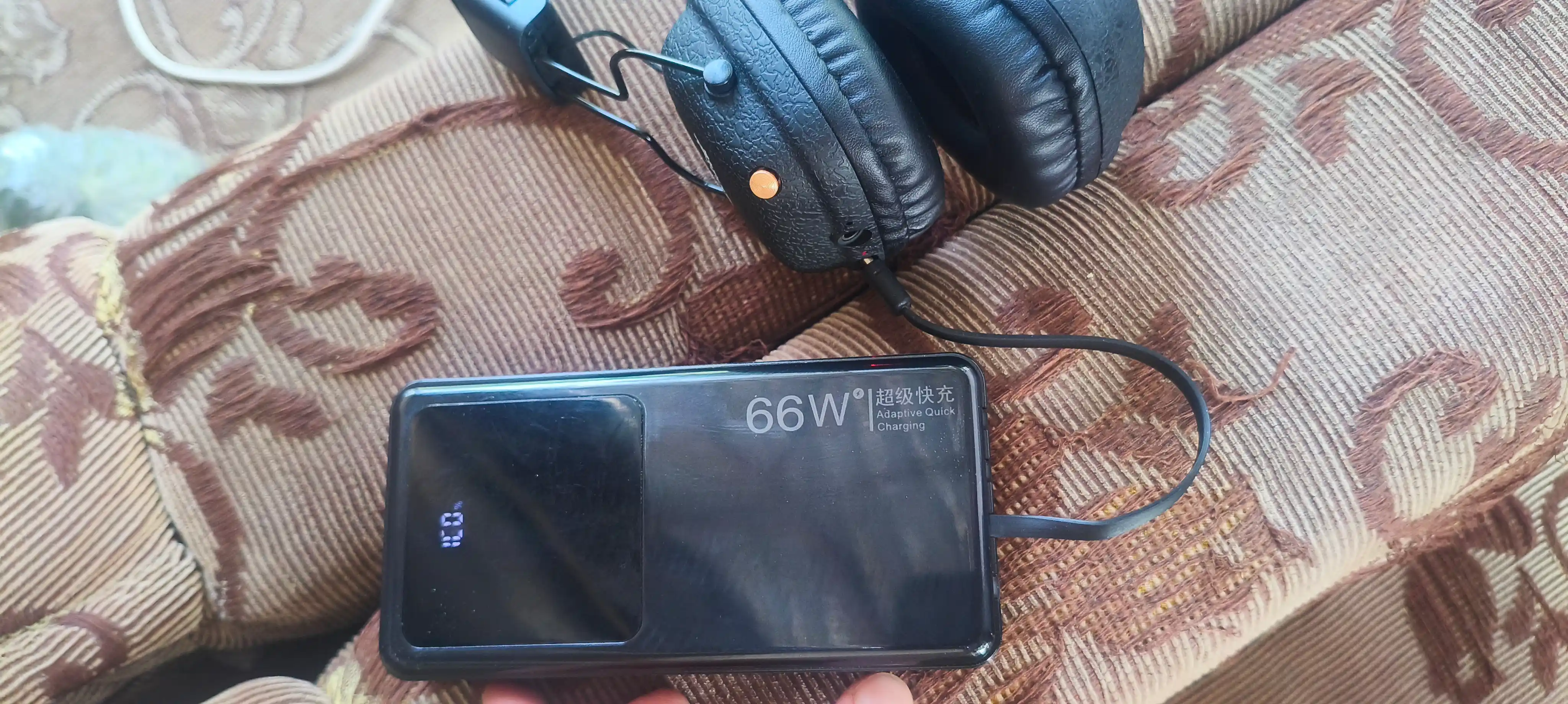 Power Bank 20000 mAh 66W с встроенными кабелями, фонариком и быстрой зарядкой 22.5W