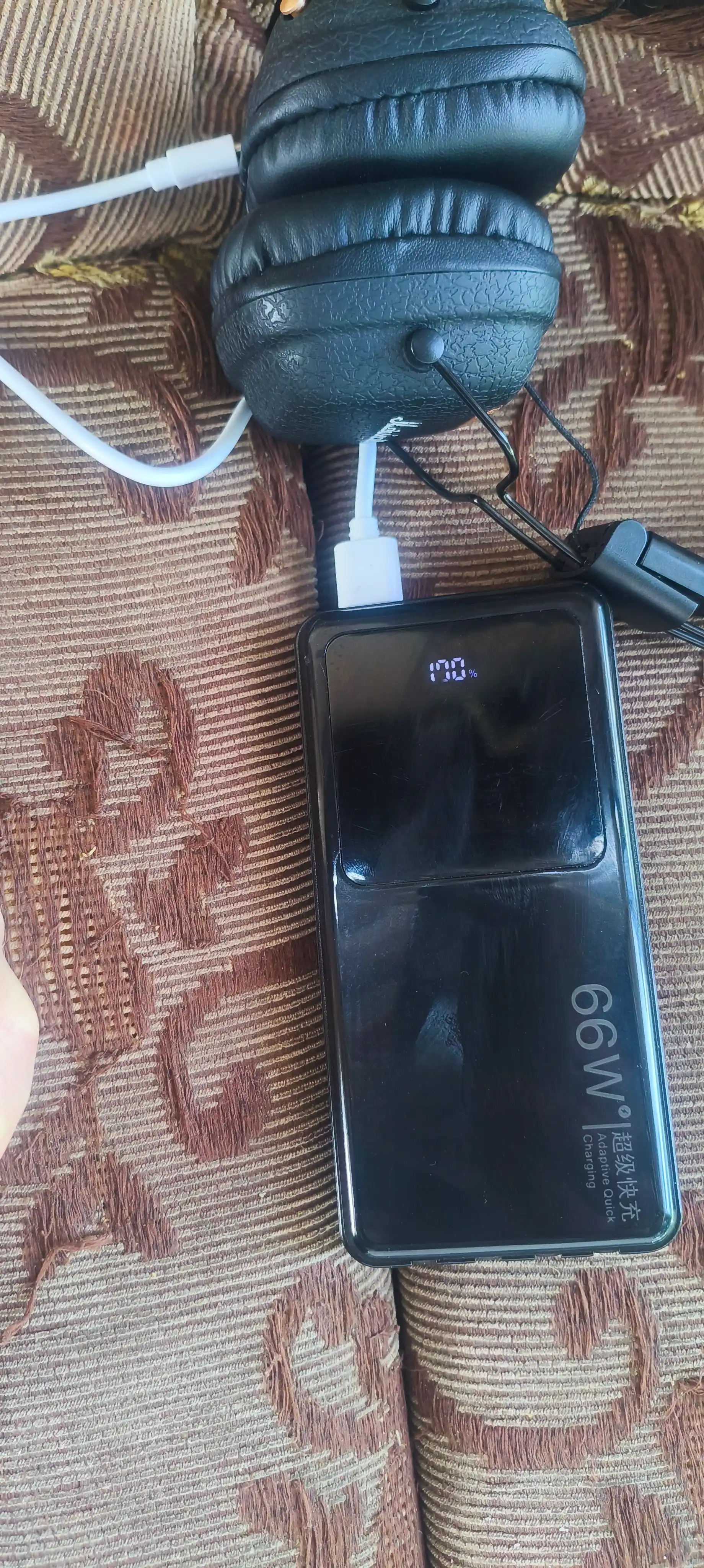 Power Bank 20000 mAh 66W с встроенными кабелями, фонариком и быстрой зарядкой 22.5W