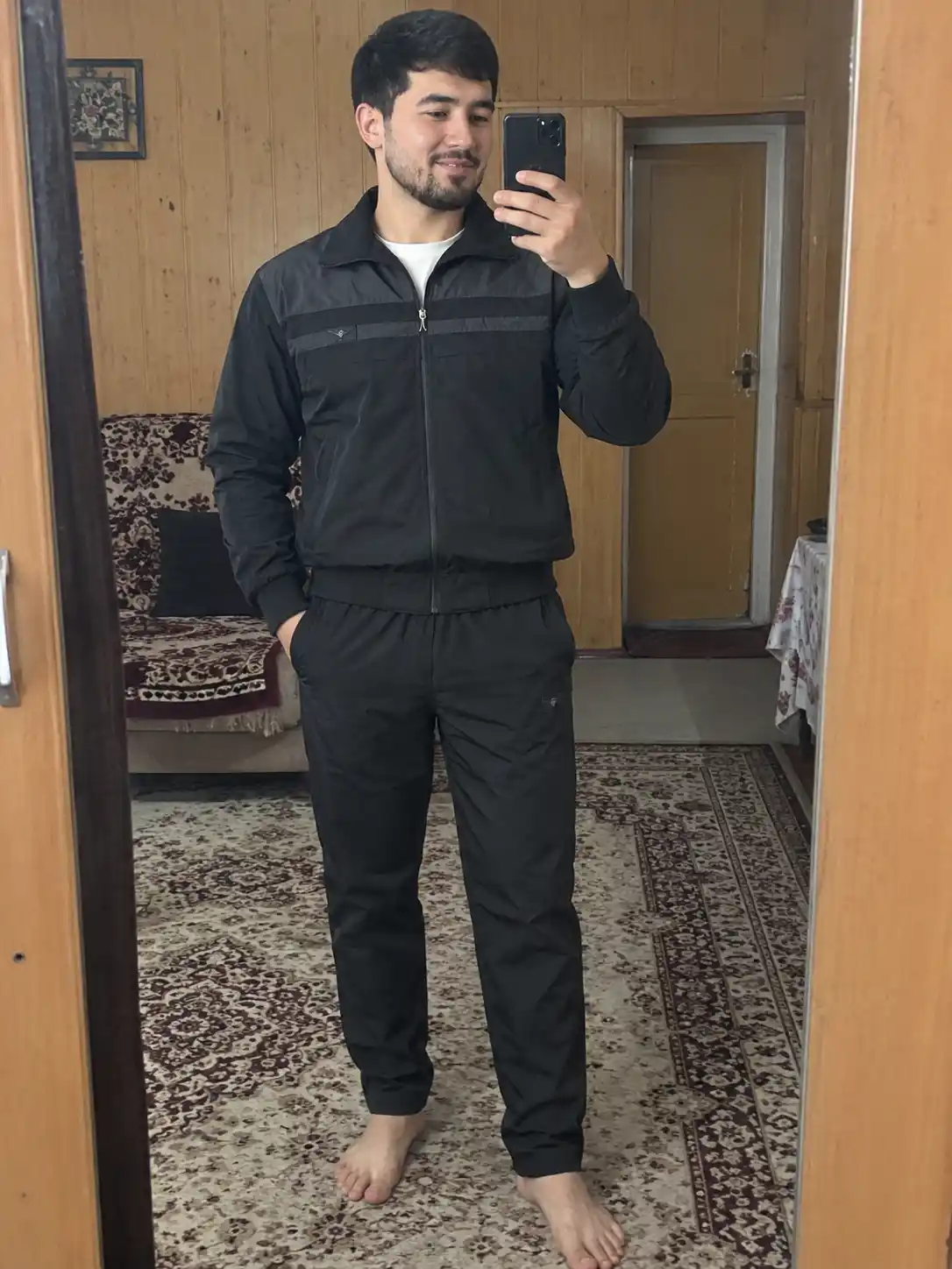 Erkaklar sport kostyumi — har kun uchun premium uslub
