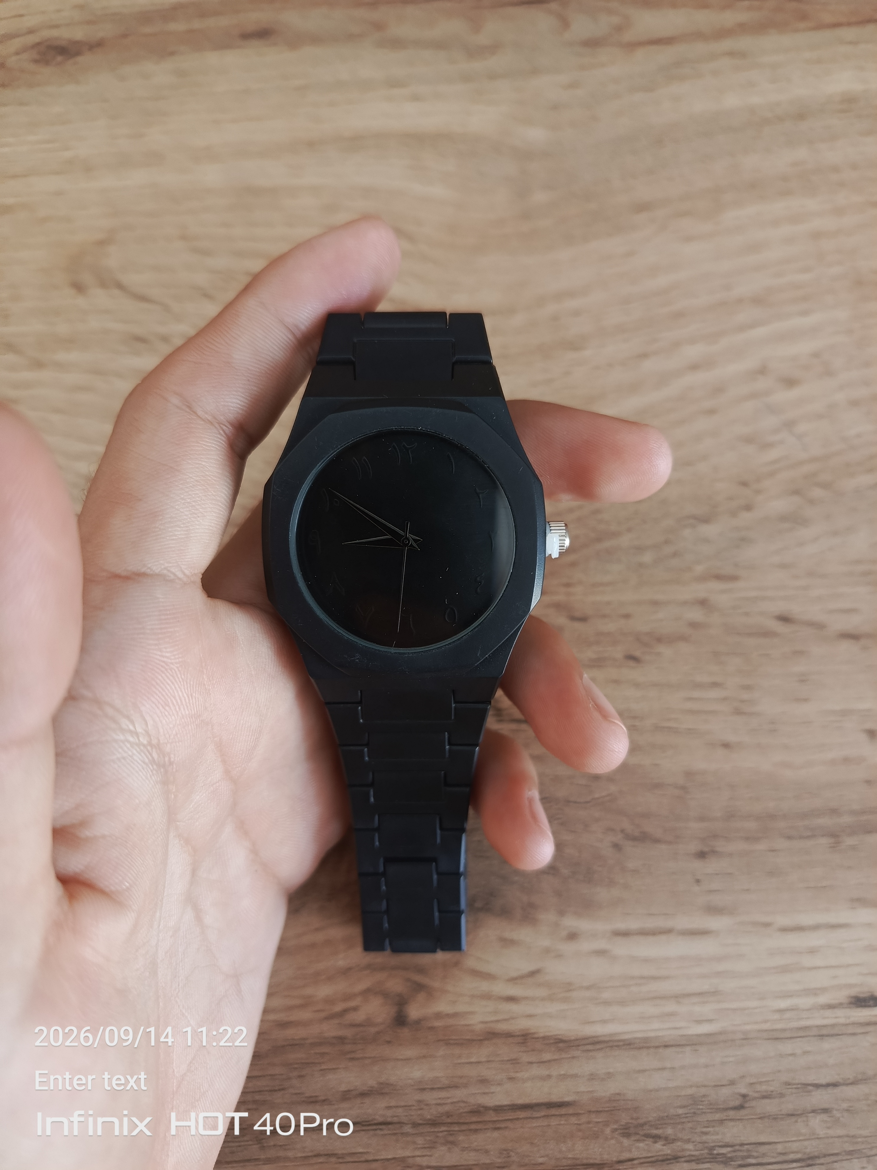 Aura Shadow Black - erkaklar soati, minimalizm uslubida