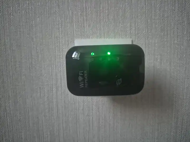 KRONOS Wi-Fi signal kuchaytirgichi 300 Mbit/s uy va xonadon uchun repiter router