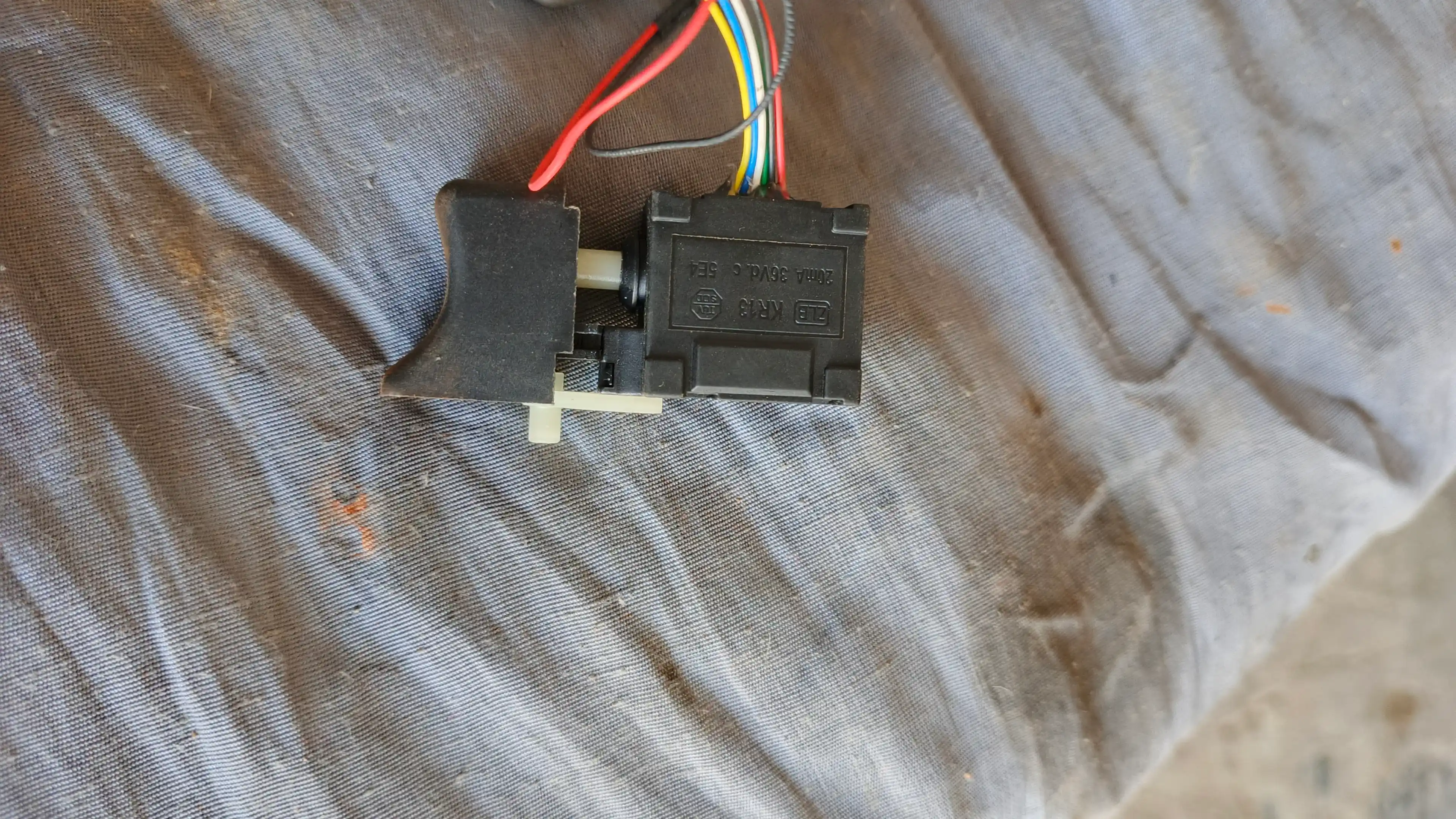 Кнопка для BL шуруповерта