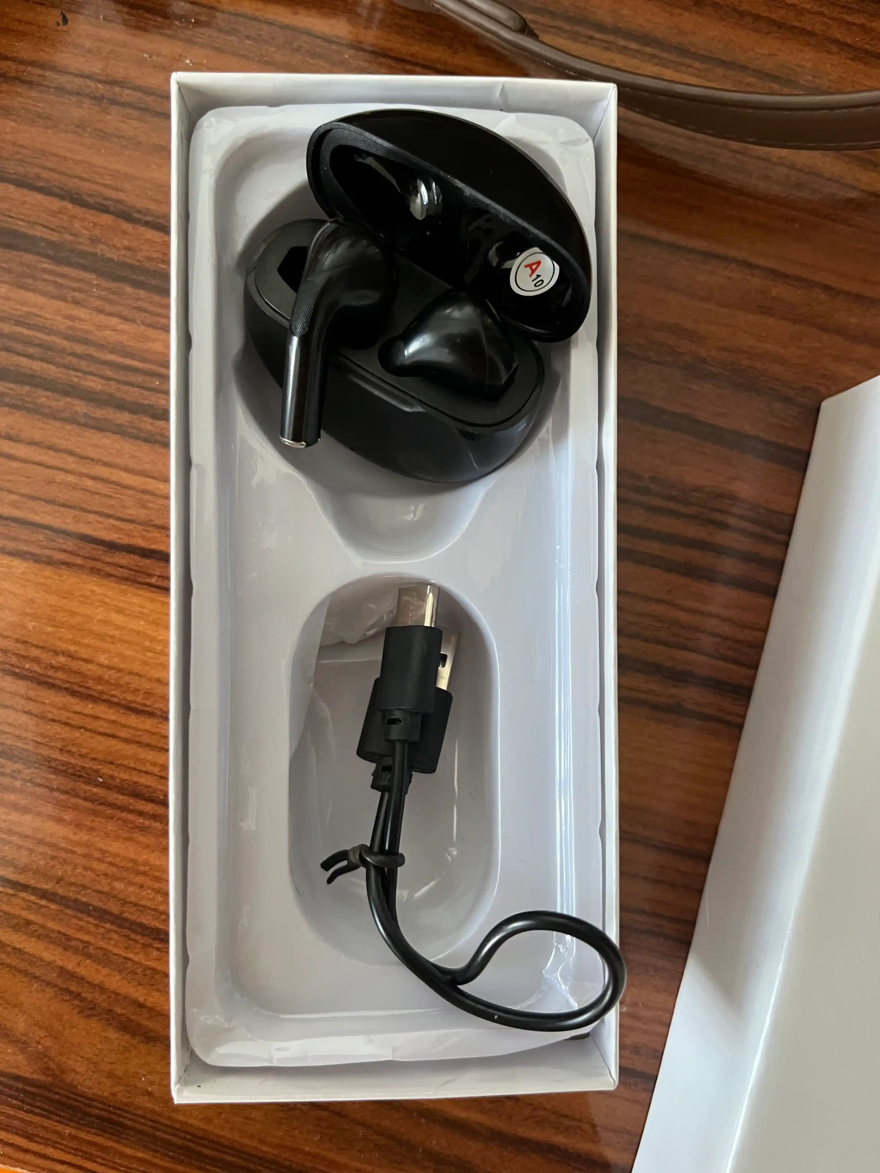 Pods Pro 5 va Pods Pro 6 simsiz quloqliklari