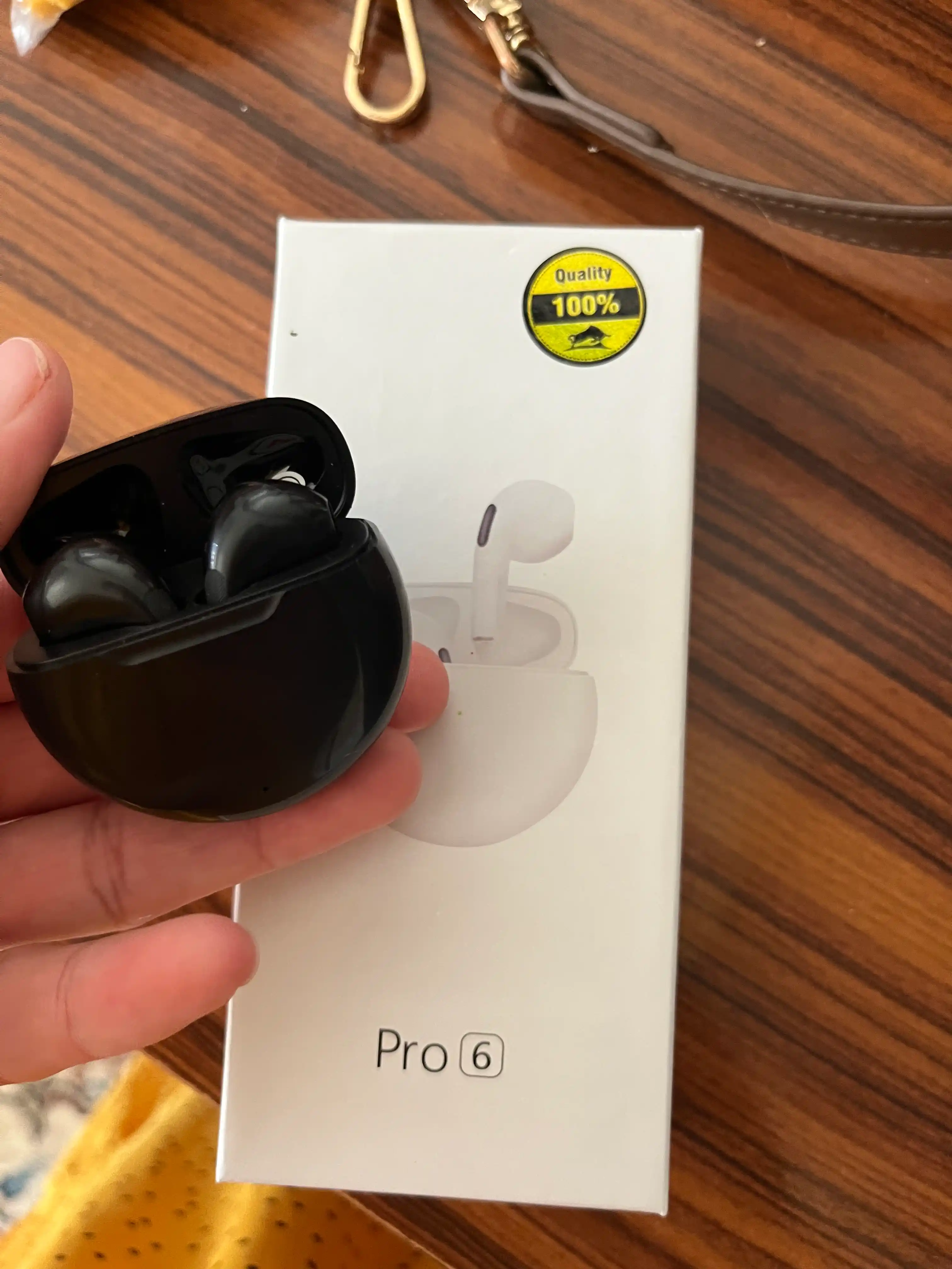 Pods Pro 5 va Pods Pro 6 simsiz quloqliklari