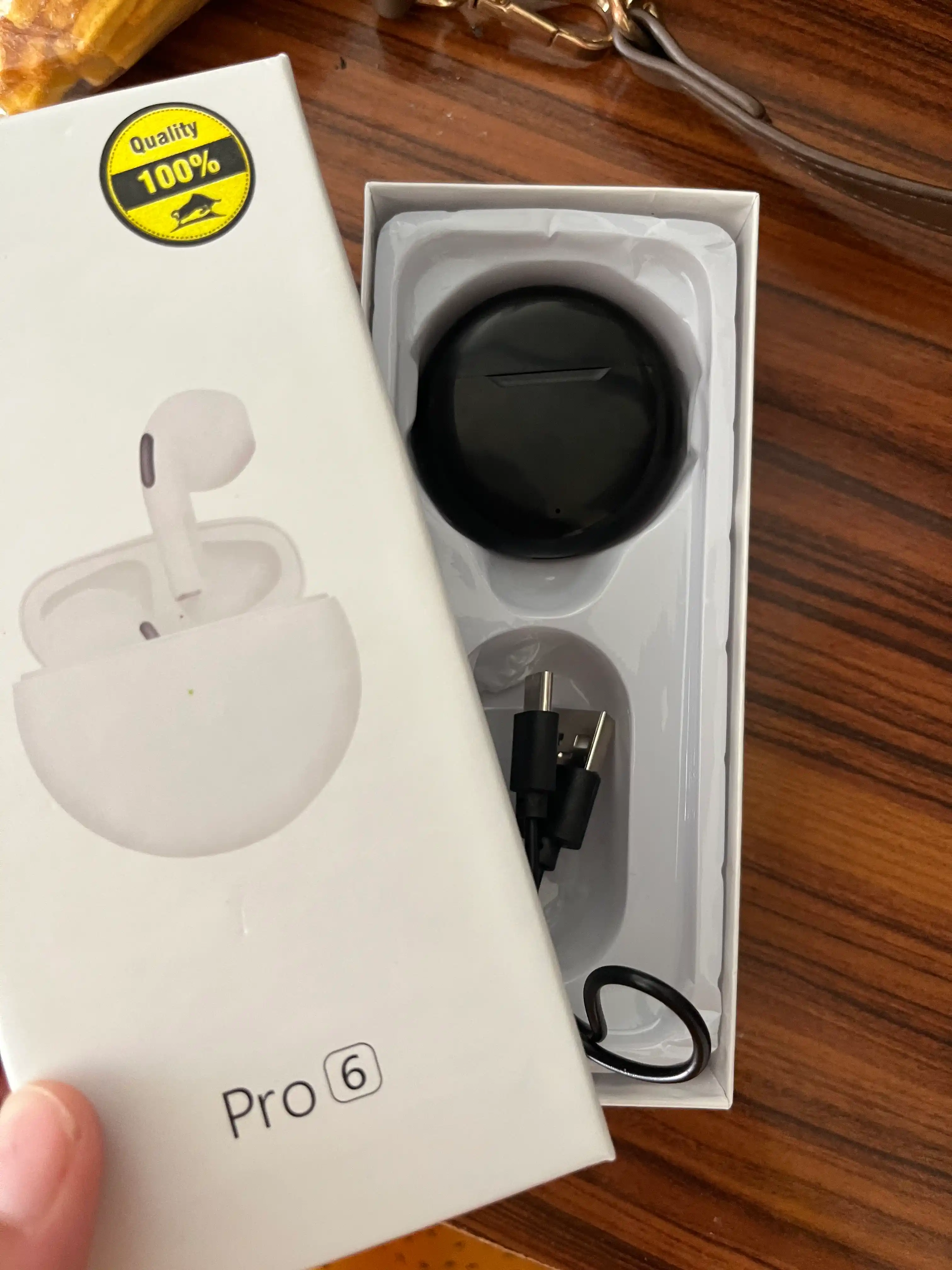 Pods Pro 5 va Pods Pro 6 simsiz quloqliklari