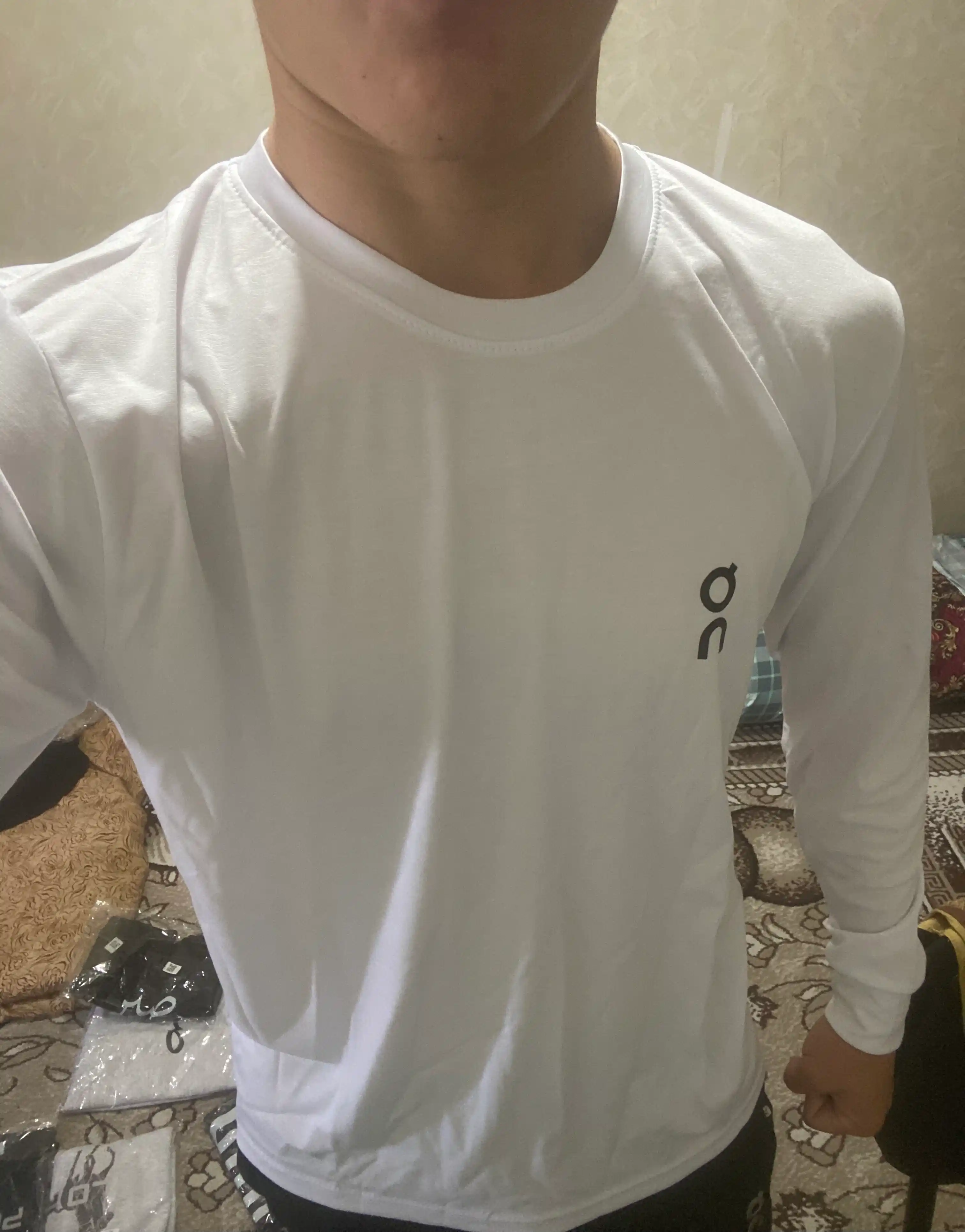 Erkaklar uzun yengli longslivi — qulay sport va casual kiyim