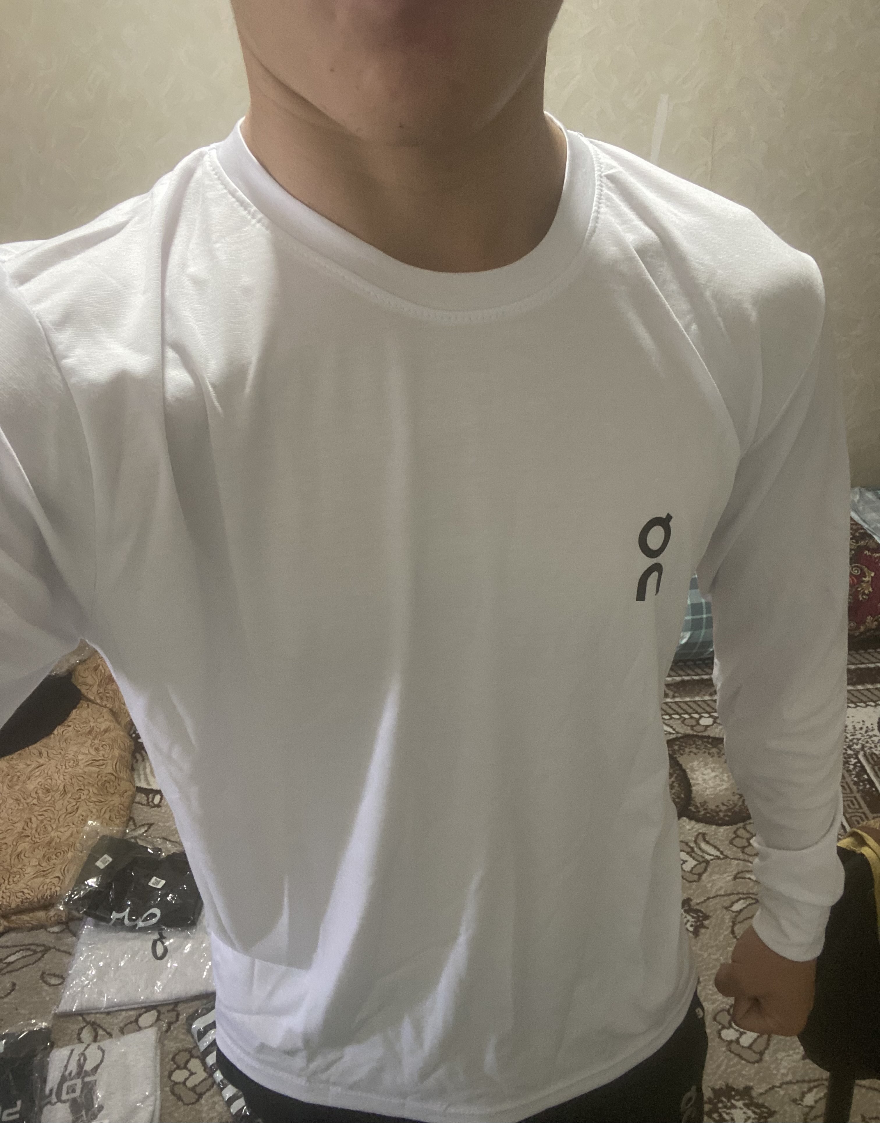 Erkaklar uzun yengli longslivi — qulay sport va casual kiyim