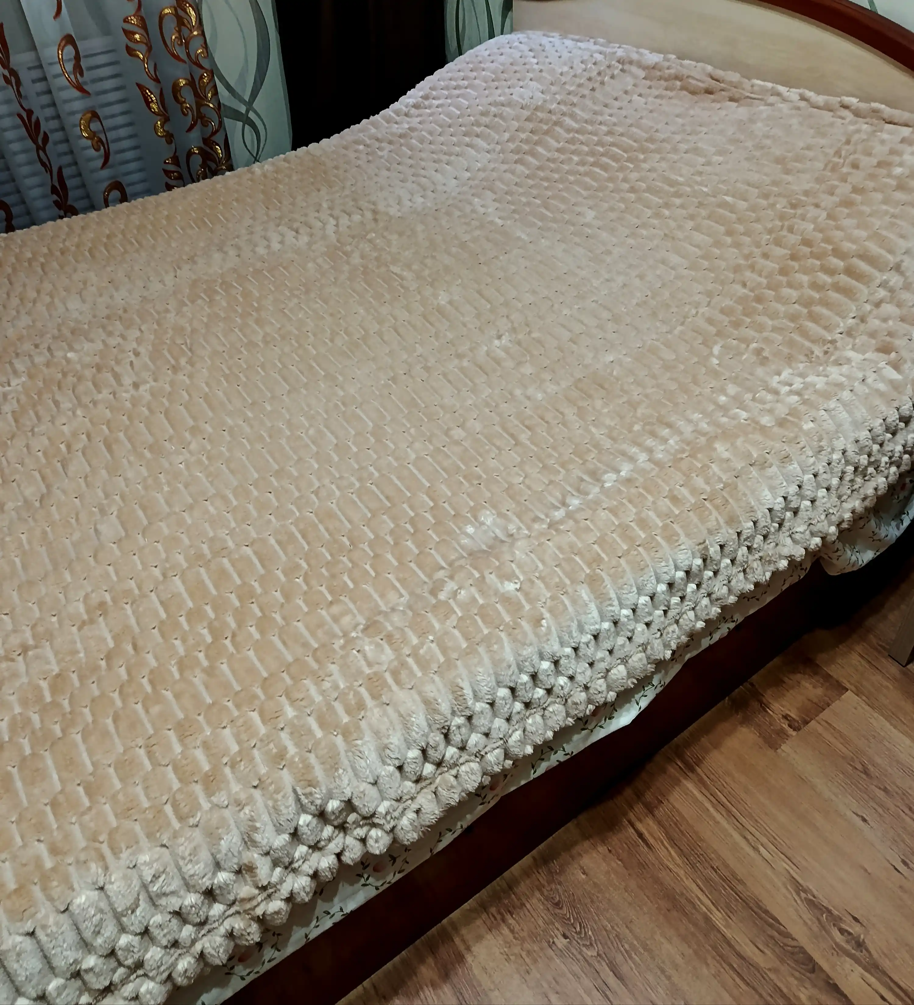 «Karamel Pechenyesi» pled 200×220 sm, bir qatlamli, tuya rangida, yumshoq va shinam