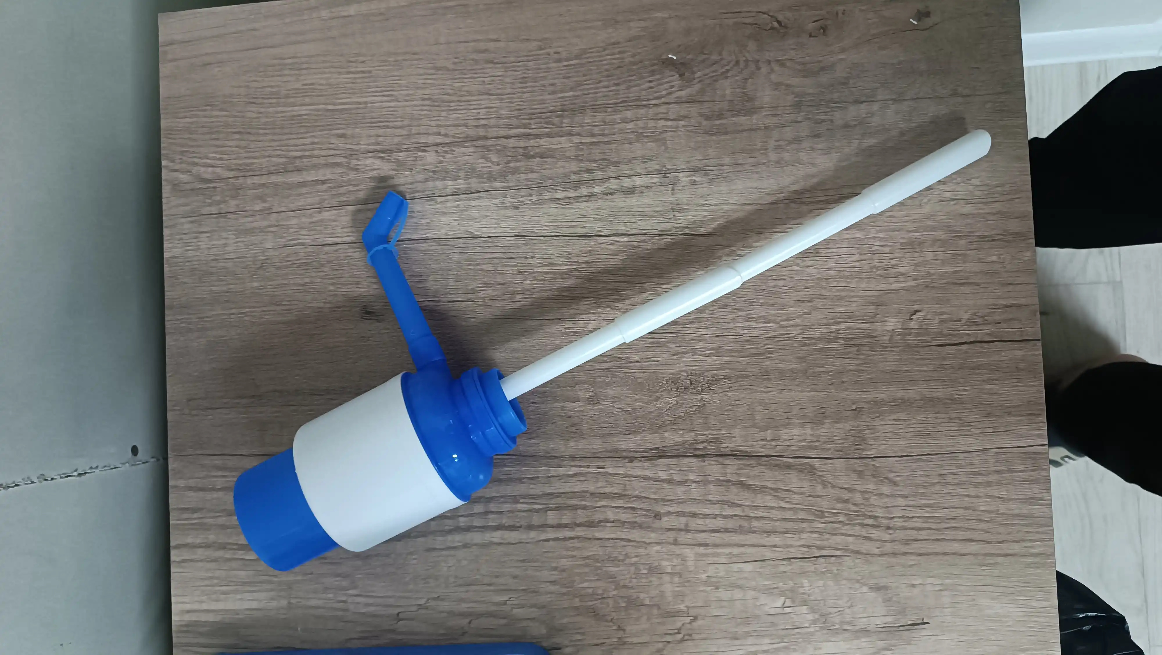 Pompa — 5–10 litrli, butilkalar uchun qulay moslama (nasos)