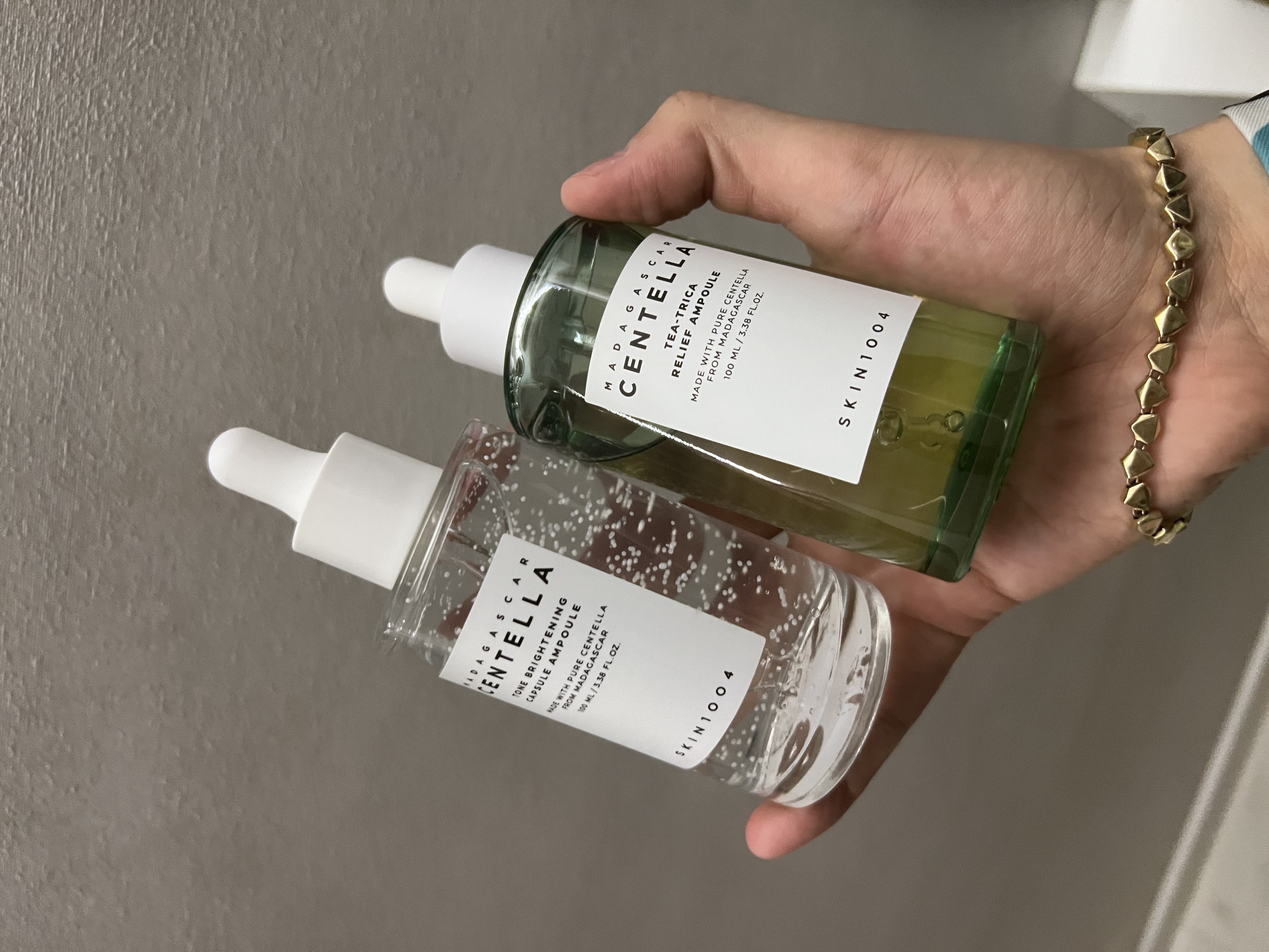 Tinchlantiruvchi ampulali zardob SKIN 1004 Madagascar Centella Tea-Trica  Ampoule, 100 ml