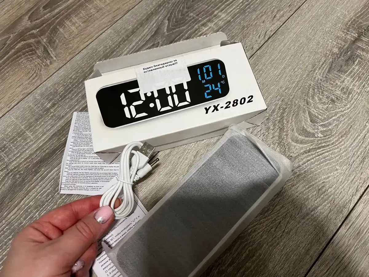 Stol elektron soati KRONOS budilnik bilan katta LED displey 9 dyuym oq rang