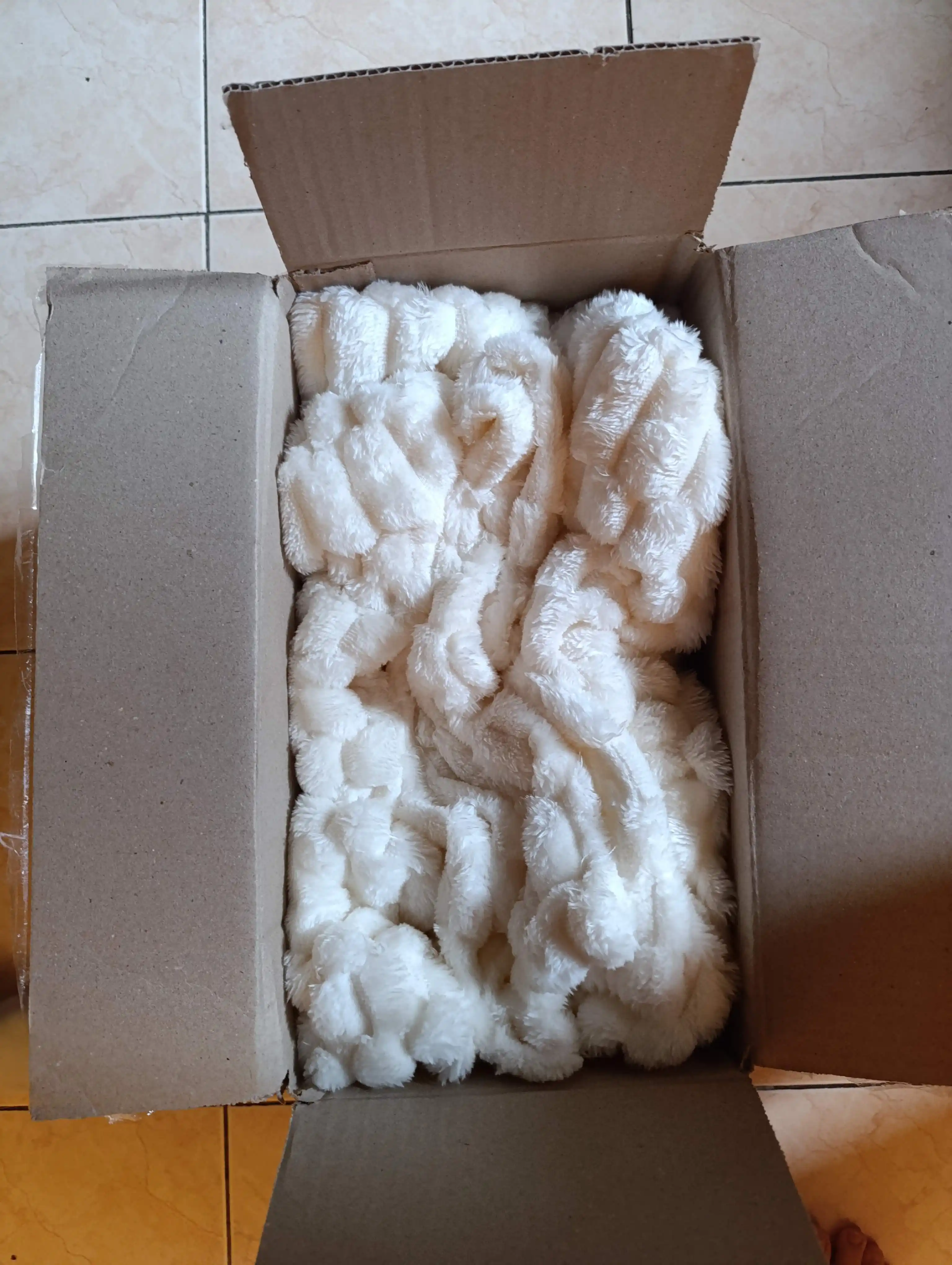 «Oq Bulut» pled 200×220 sm, bir qatlamli, oq rangda, yumshoq va shinam