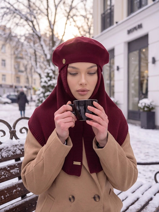 Ayollar qishki to'plami: beret shapka, shapkali romol, shapka sharf