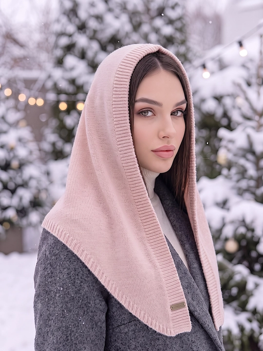 Ayollar qishki to'plami: beret shapka, shapkali romol, shapka sharf