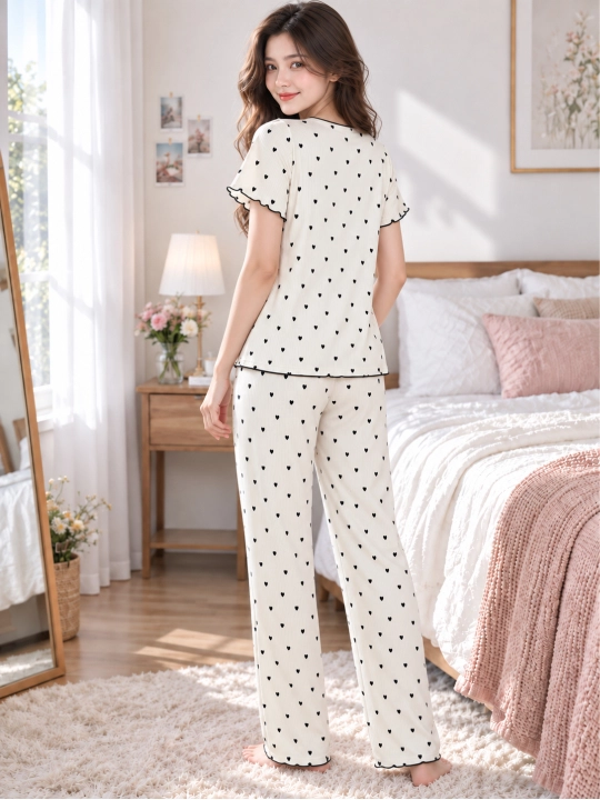 Ayollar uchun qora pijama to‘plami, 4 qism: xalat, mayka, shim va shortik