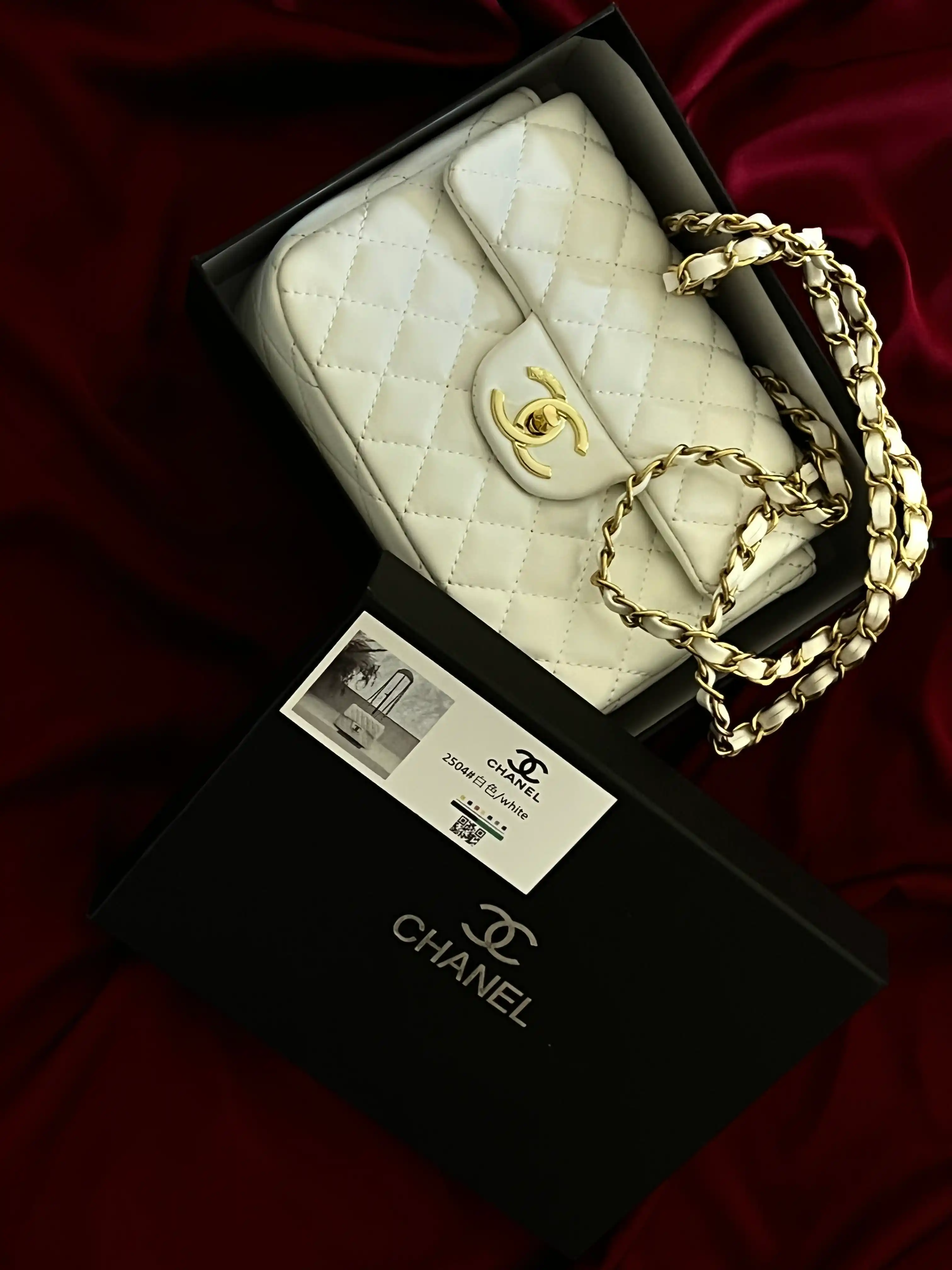 Chanel uslubidagi ayollar yelka sumkasi, zanjirli qavilgan model
