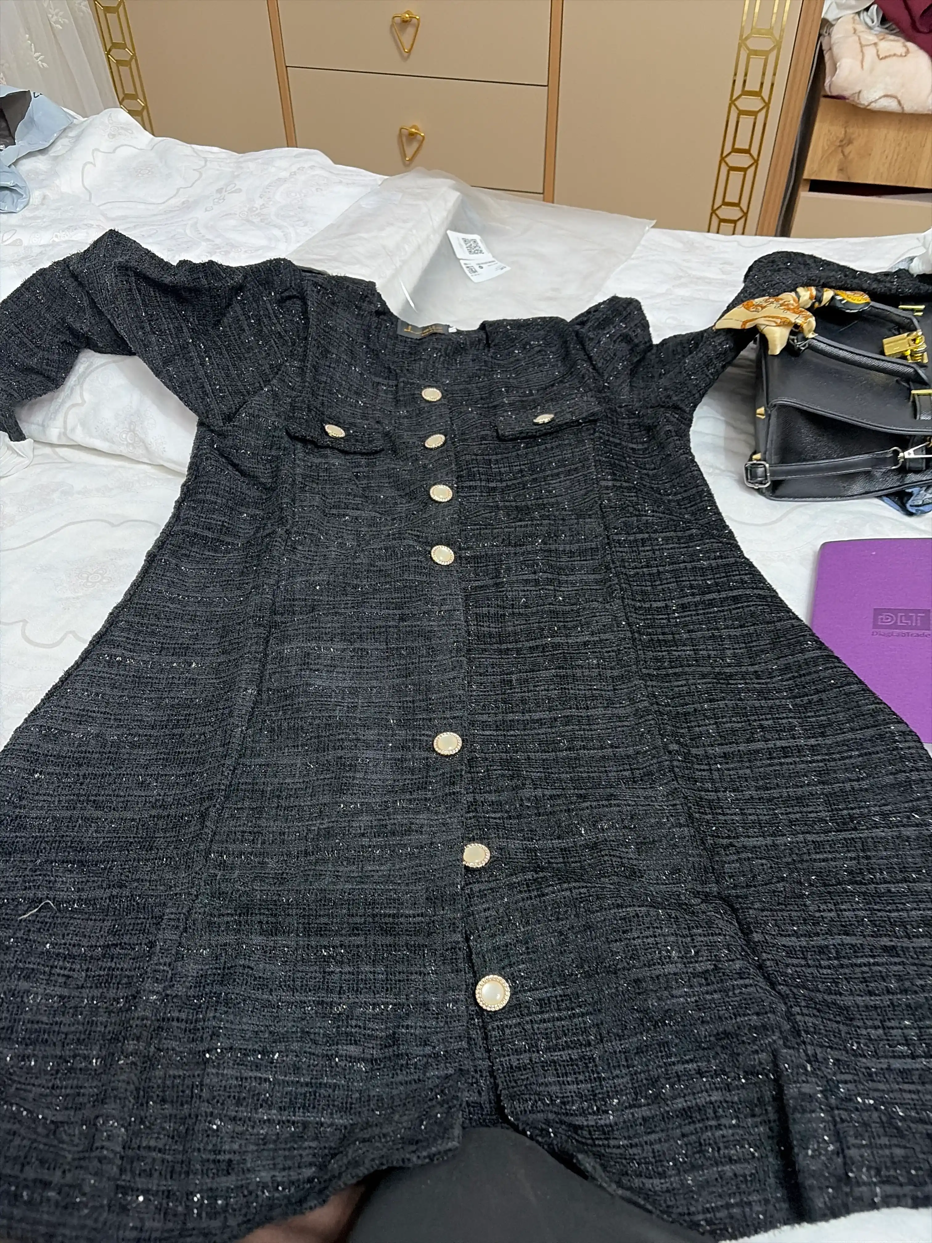 Tvid ko‘ylak-jaket mini, tugmali, manjetda ryusha, qomatga yopishgan fason, o'lcham 42-48