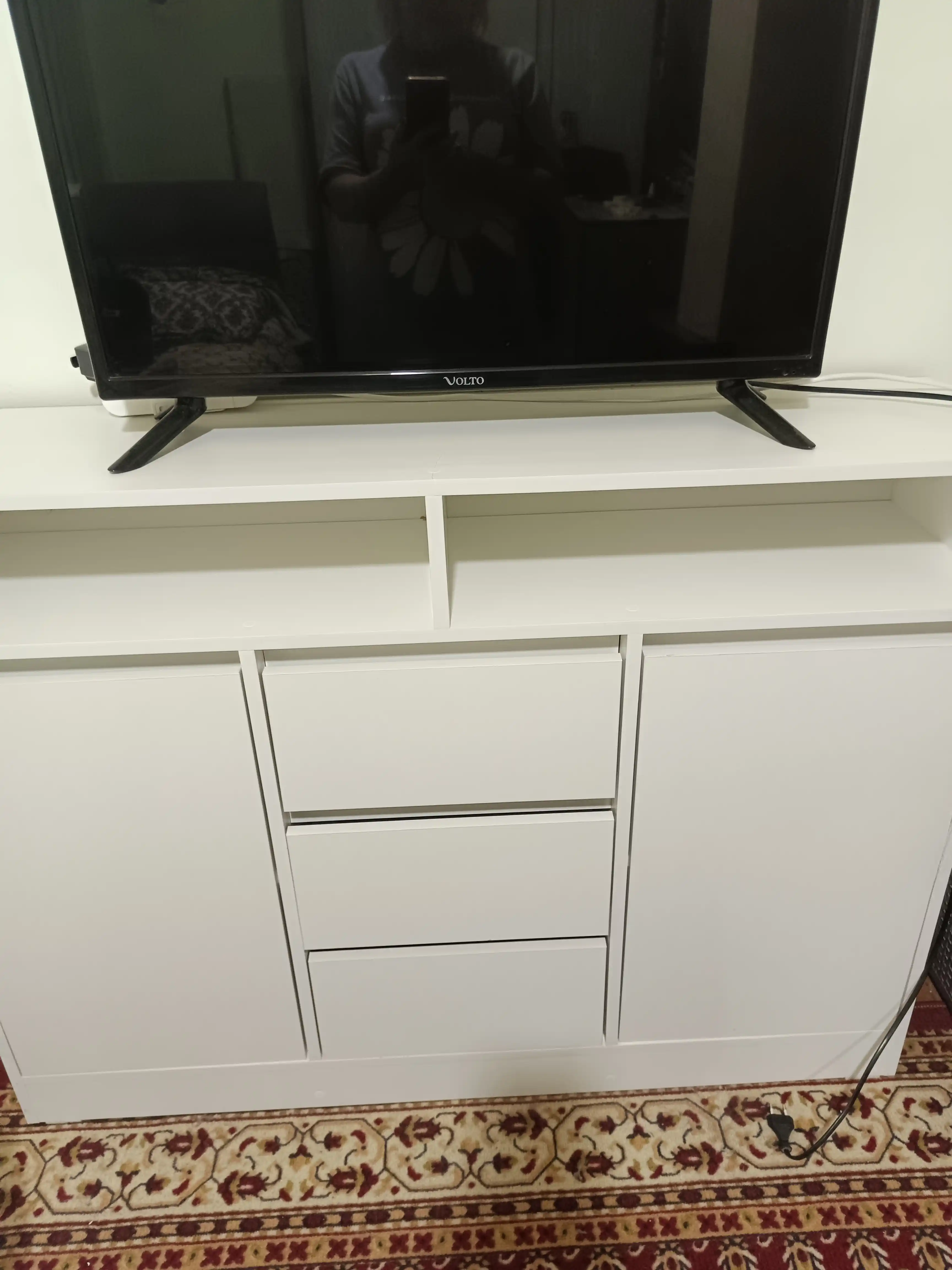 Тумба-комод TV-51, подставка под телевизор, из ЛДСП, с 3 ящиками и полками