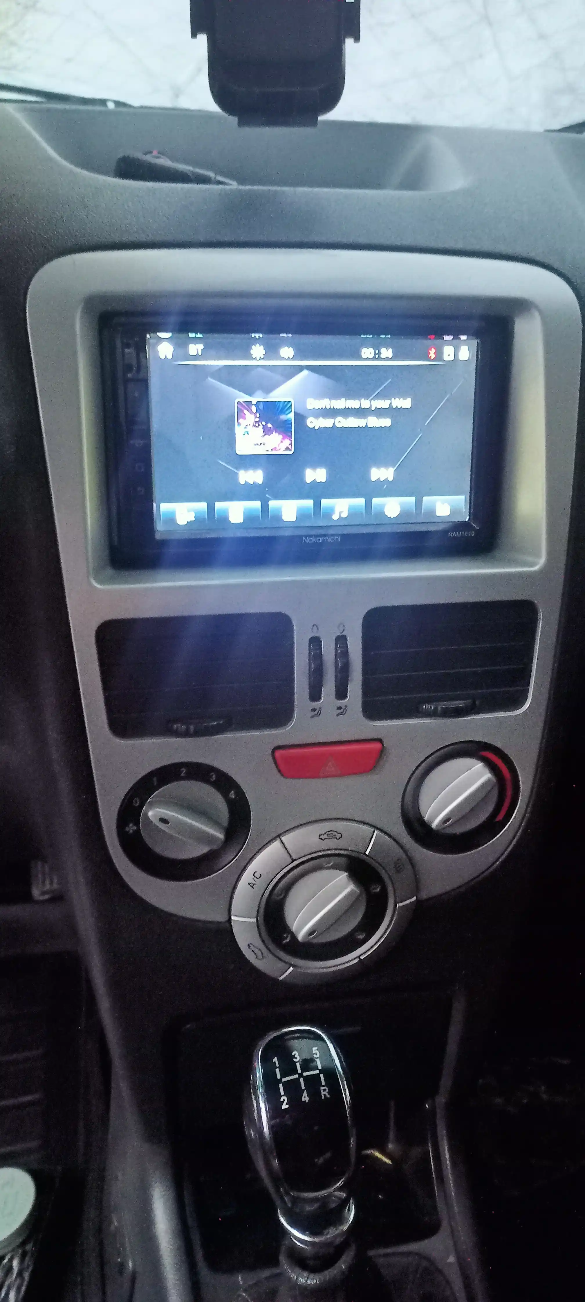 Nakamichi NAM1610 va NAM1712 avtomagnitola, 7 dyuymli ekran, Bluetooth, USB, FM/AM