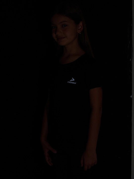 Demix qizlar uchun futbolka