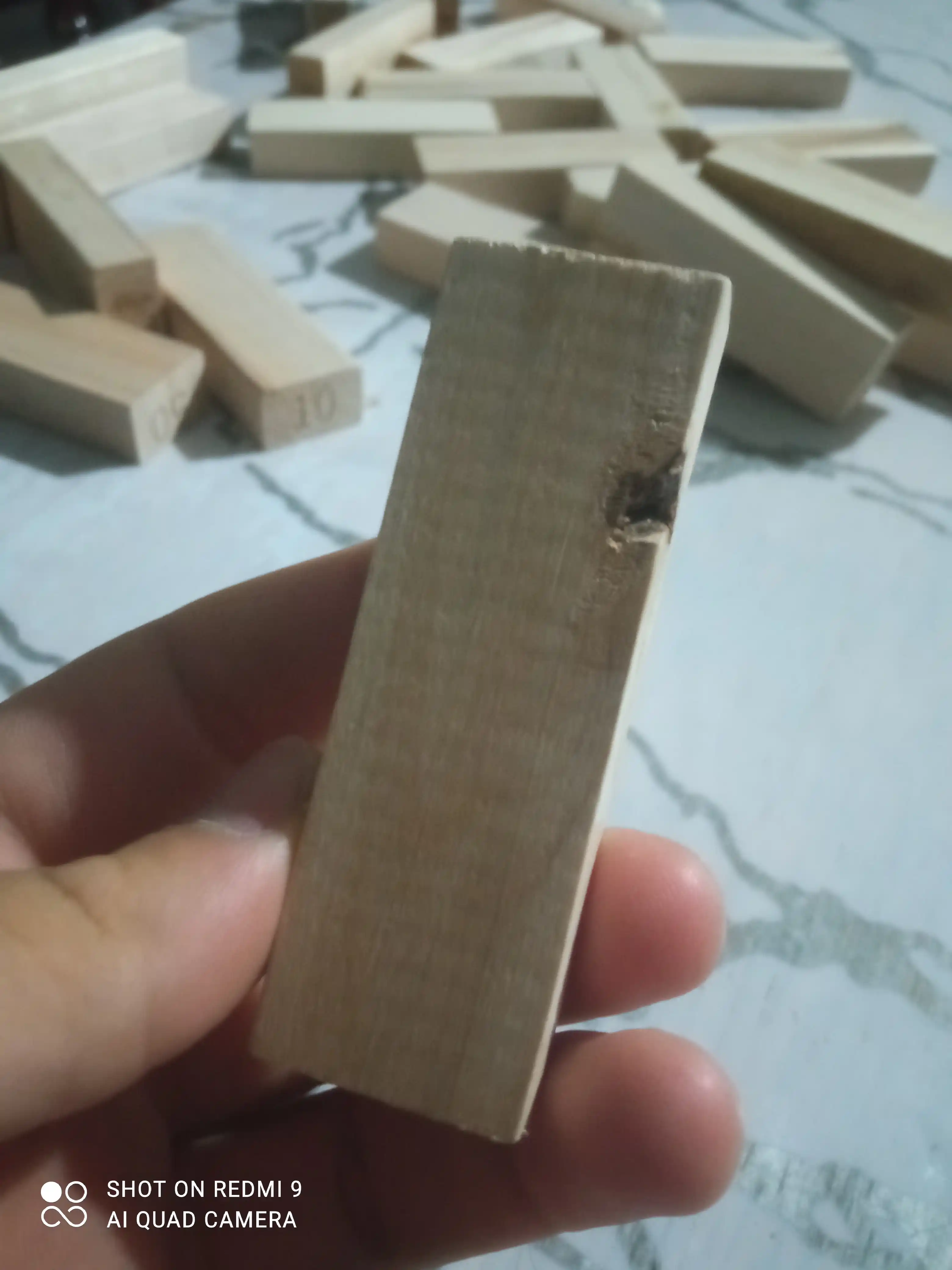 Stol o'yini Jenga "Qulab tushyotgan minora", rivojlantiruvchi, rangli va sonli modellari