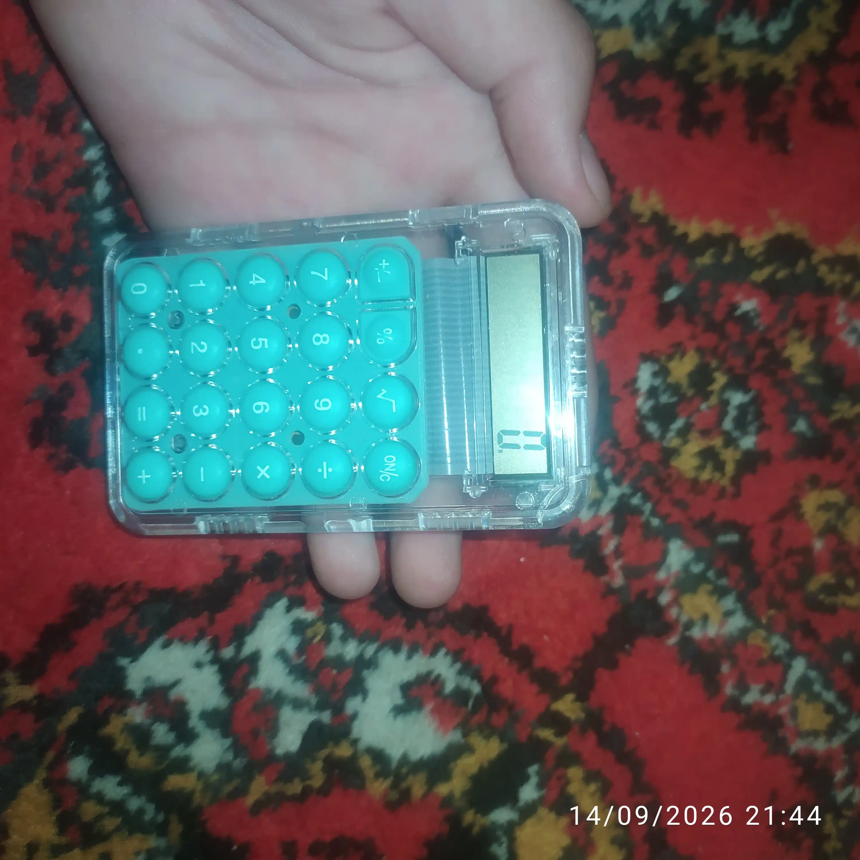 Energiya tejamkor, mustahkam, sirpanishga qarshi asosli mini-kalkulyator