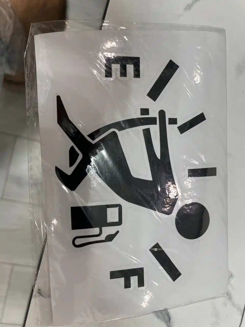Avtomobil uchun stiker — yozuvlar, belgilar, logotiplar, dekor dizaynlar, suvga chidamli