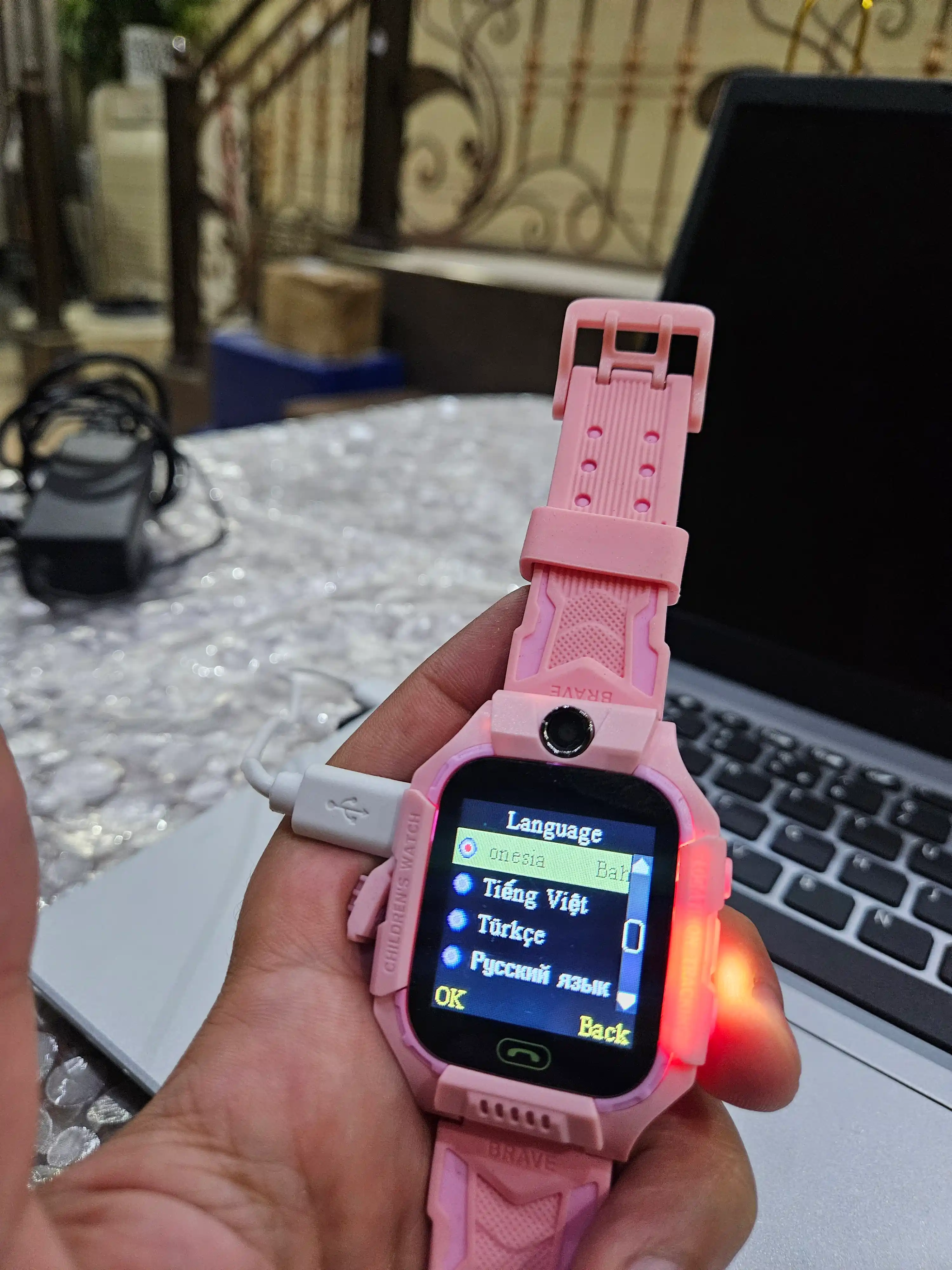 Bolalar smart soati, SIM kartada ishlaydi, ilova orqali masofadan boshqarish