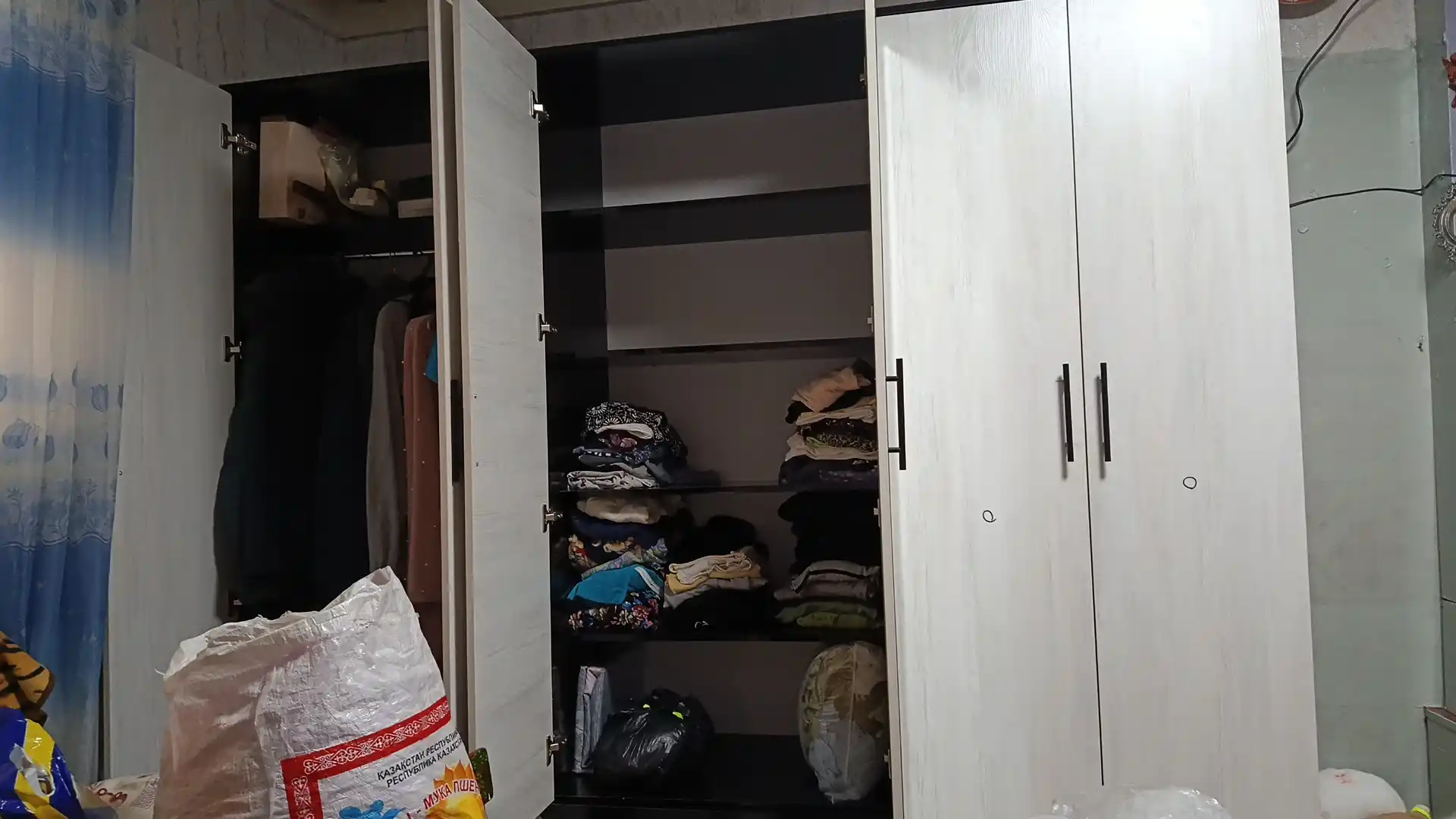 6 eshikli shkaf 6 eshikli oynali shkaf Neoklassika uslubidagi shkaf Yotoqxona uchun