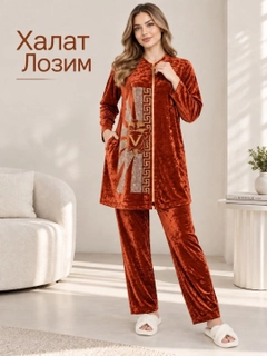 Алый