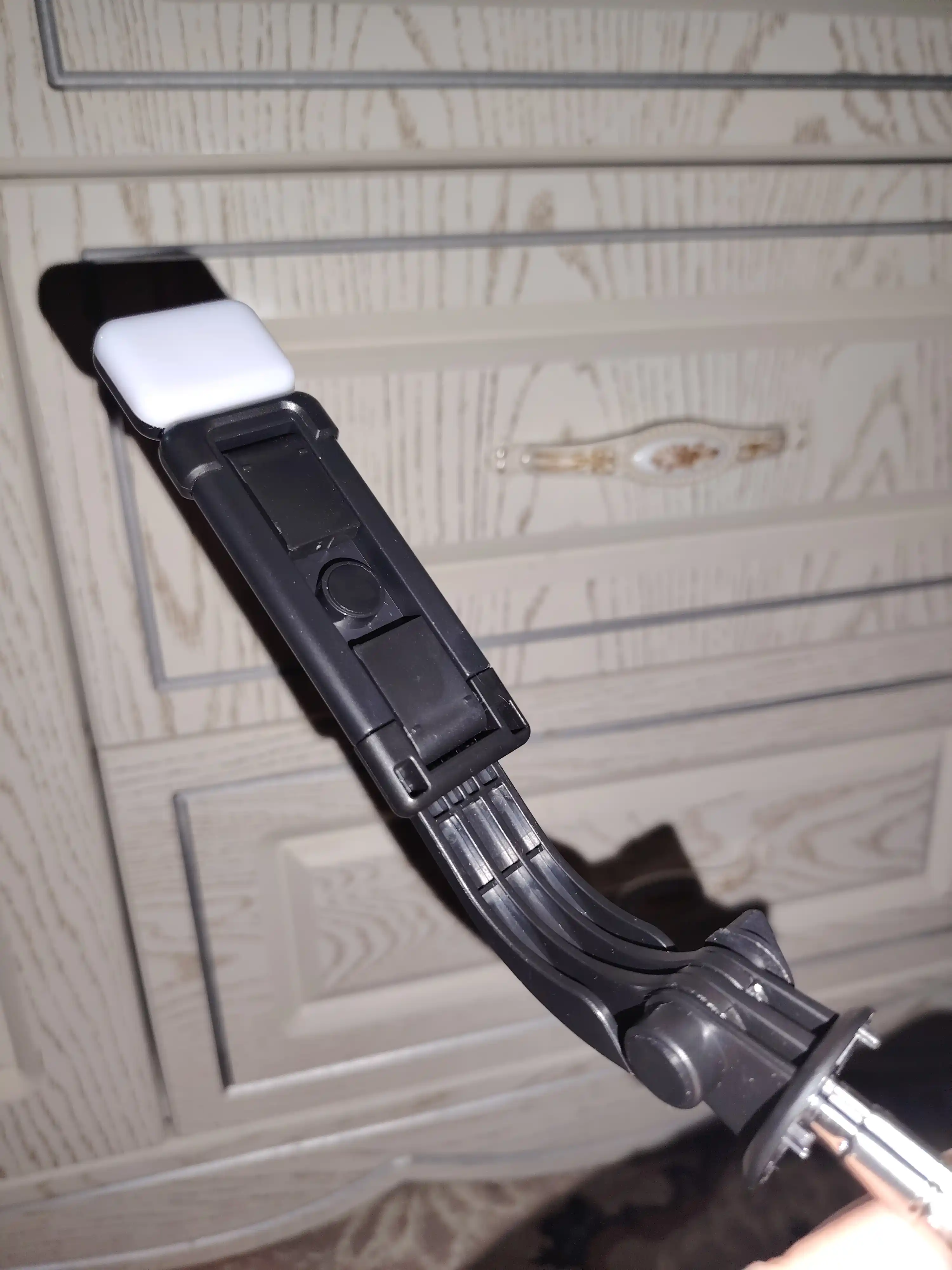 Universal 3 tasi 1 da shtativ: selfi tayoqchasi, tripod va Bluetooth pulti — foto va video