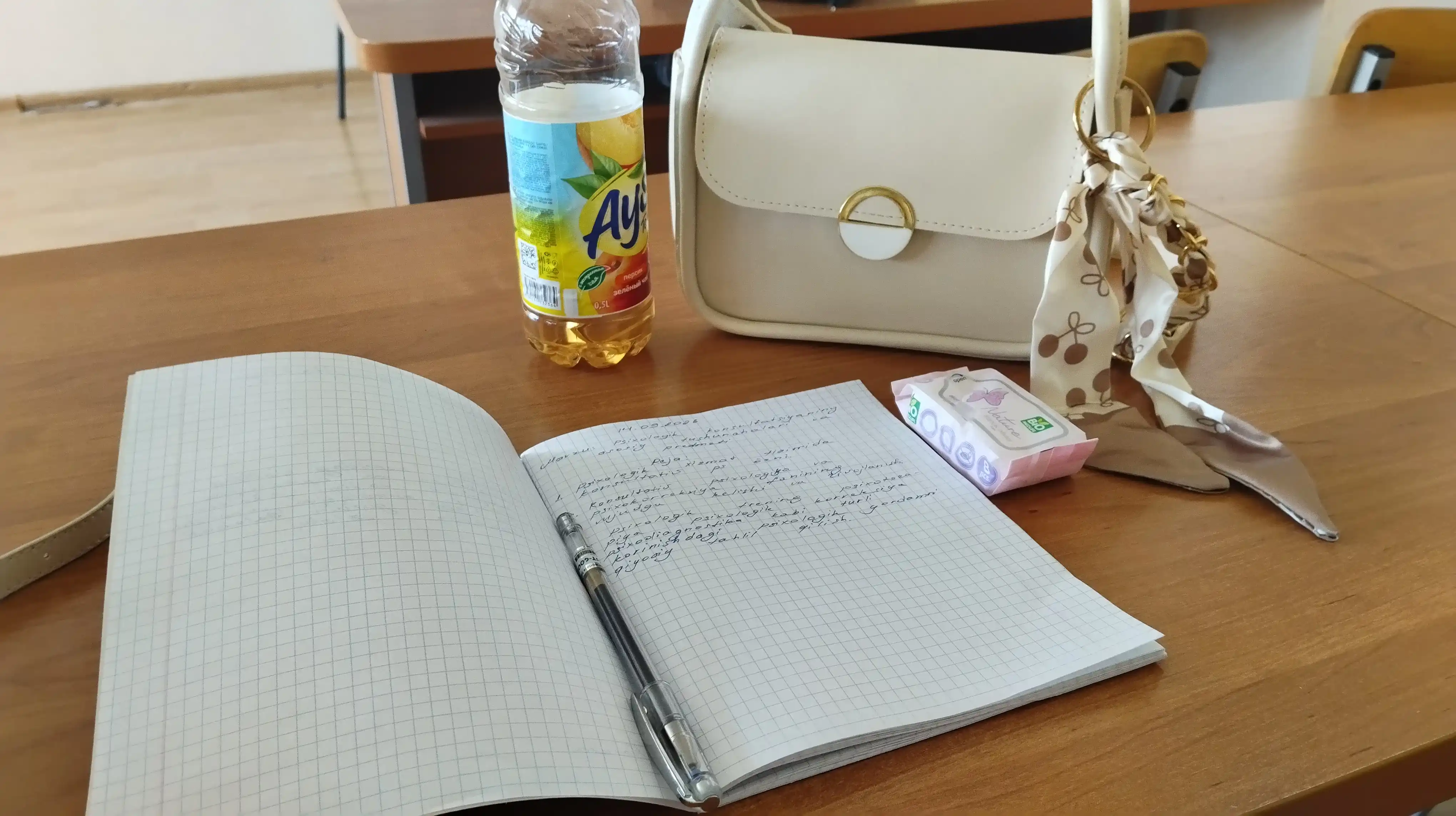Sumka ayollar uchun – elegant, yelka va qo‘l uchun