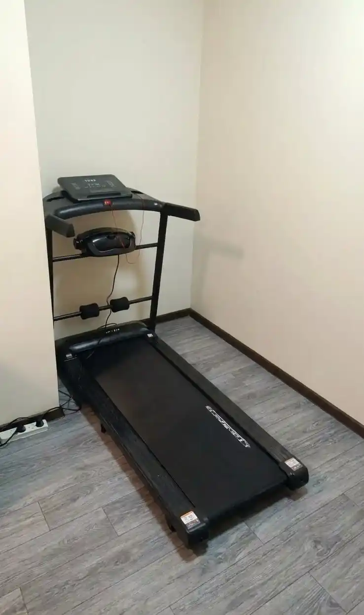 Uy uchun elektr yugurish yo‘lagi, Bluetooth, pult va tutqich, 120 kg gacha