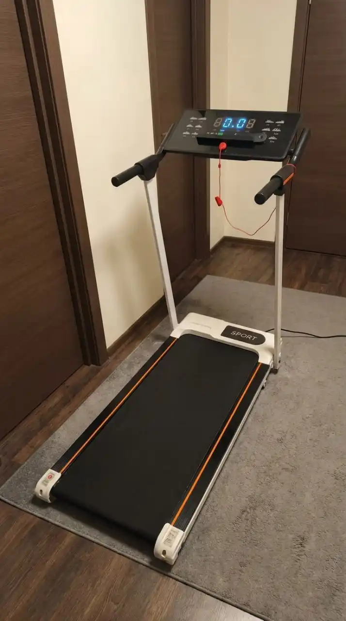 Uy uchun elektr yugurish yo‘lagi, Bluetooth, pult va tutqich, 120 kg gacha