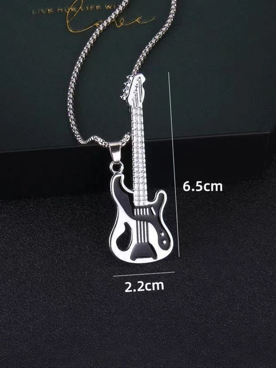 Vintaj kulonli zanjir: xoch, bosh suyagi, gitara, Tor bolg‘asi yoki ajdar qilichi