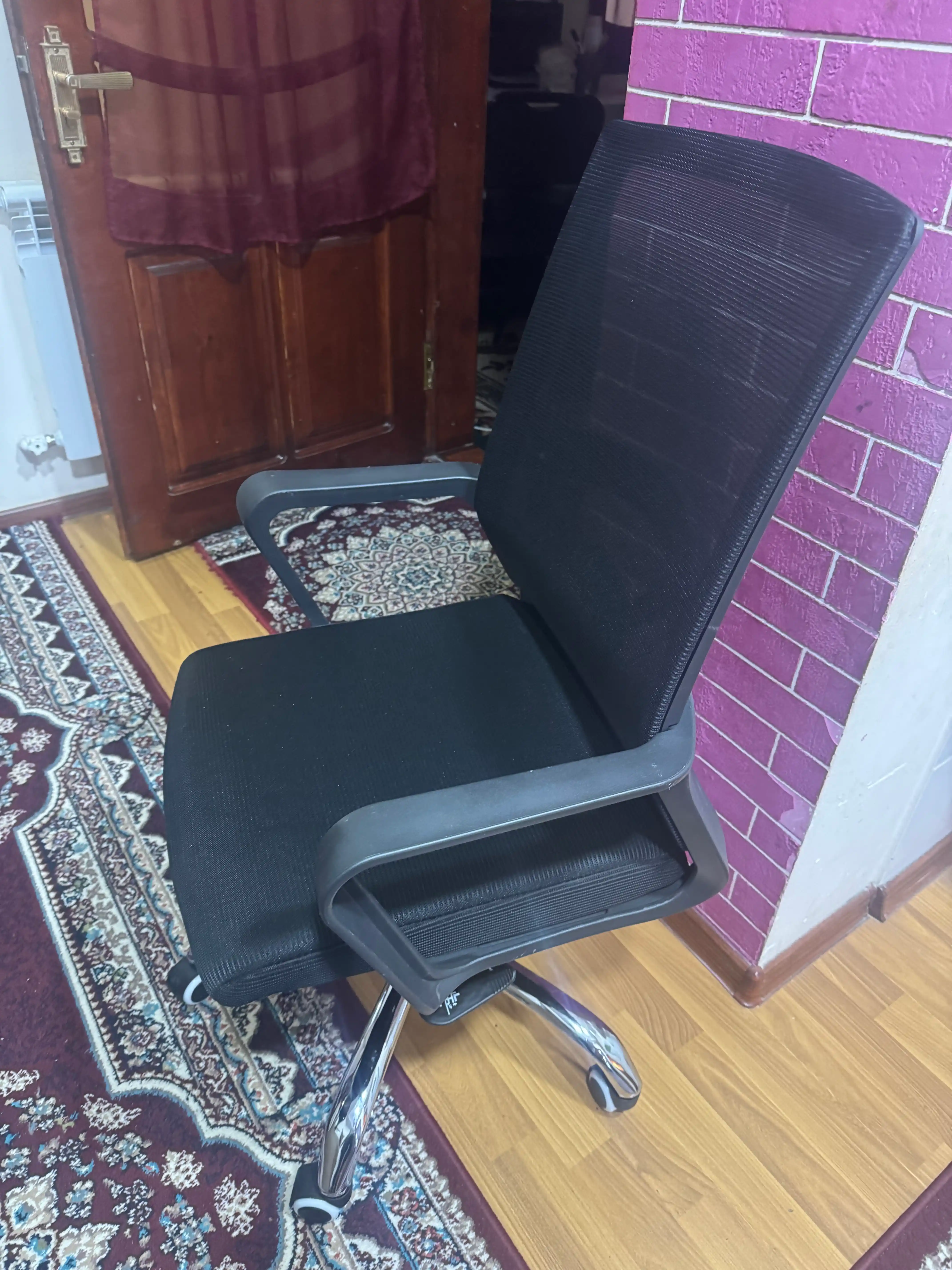 Norflex to'rli orqa ofis kreslosi, balandlikni sozlash va xodimlar g'ildiraklari