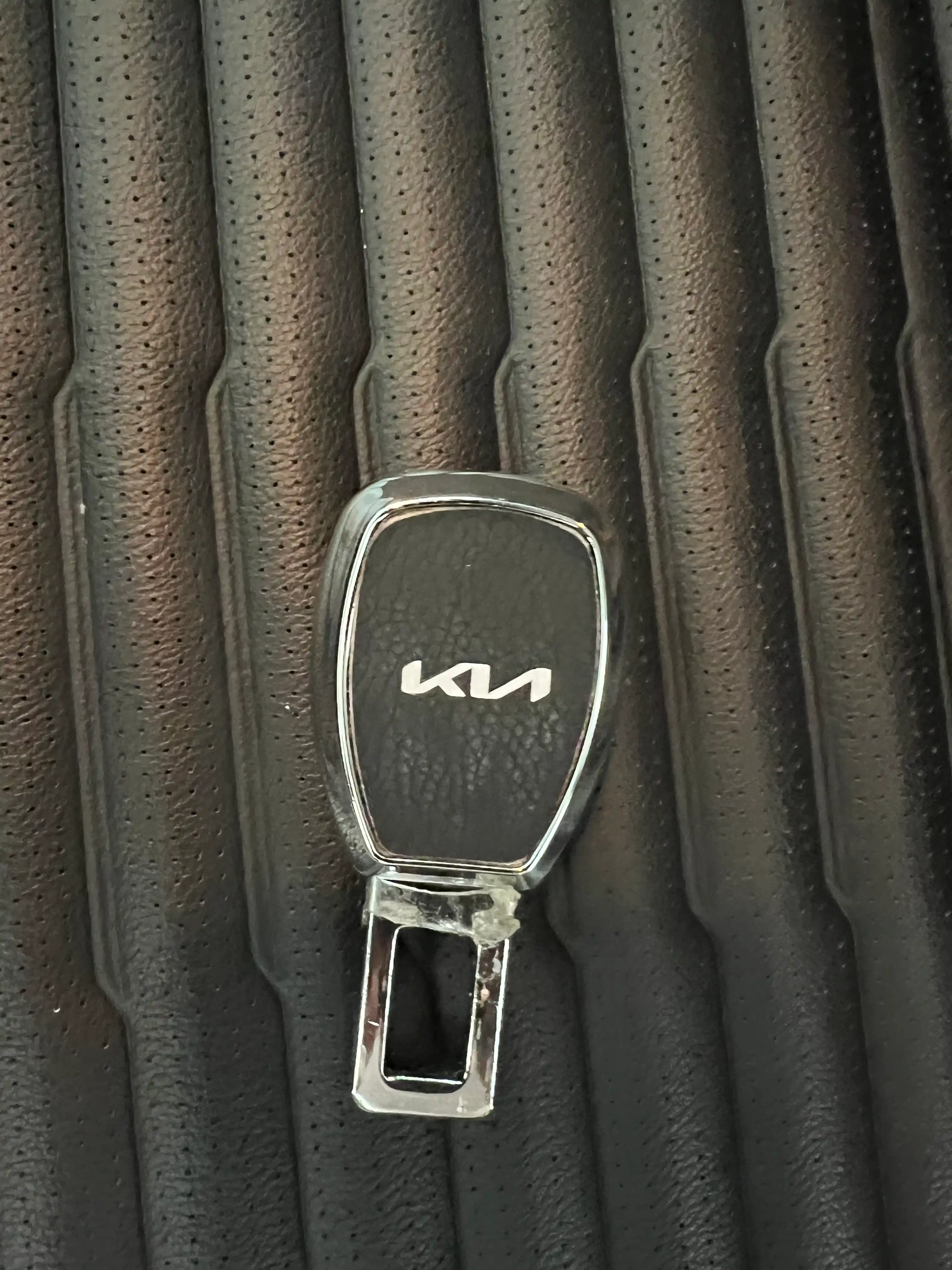 KIA avtomobillari uchun xavfsizlik kamarlarining vilkasi