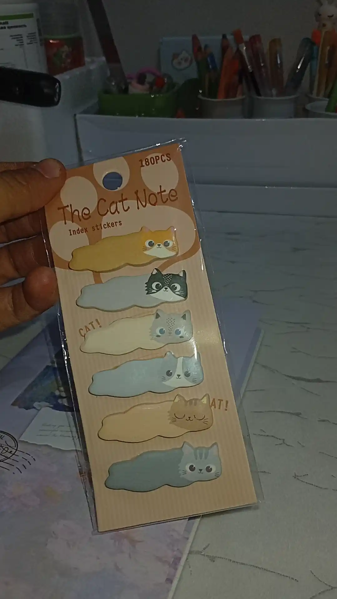 Kitob va daftarlar uchun o‘zi yopishadigan 25 xil shakldagi stiker-xatcho‘plar to‘plami