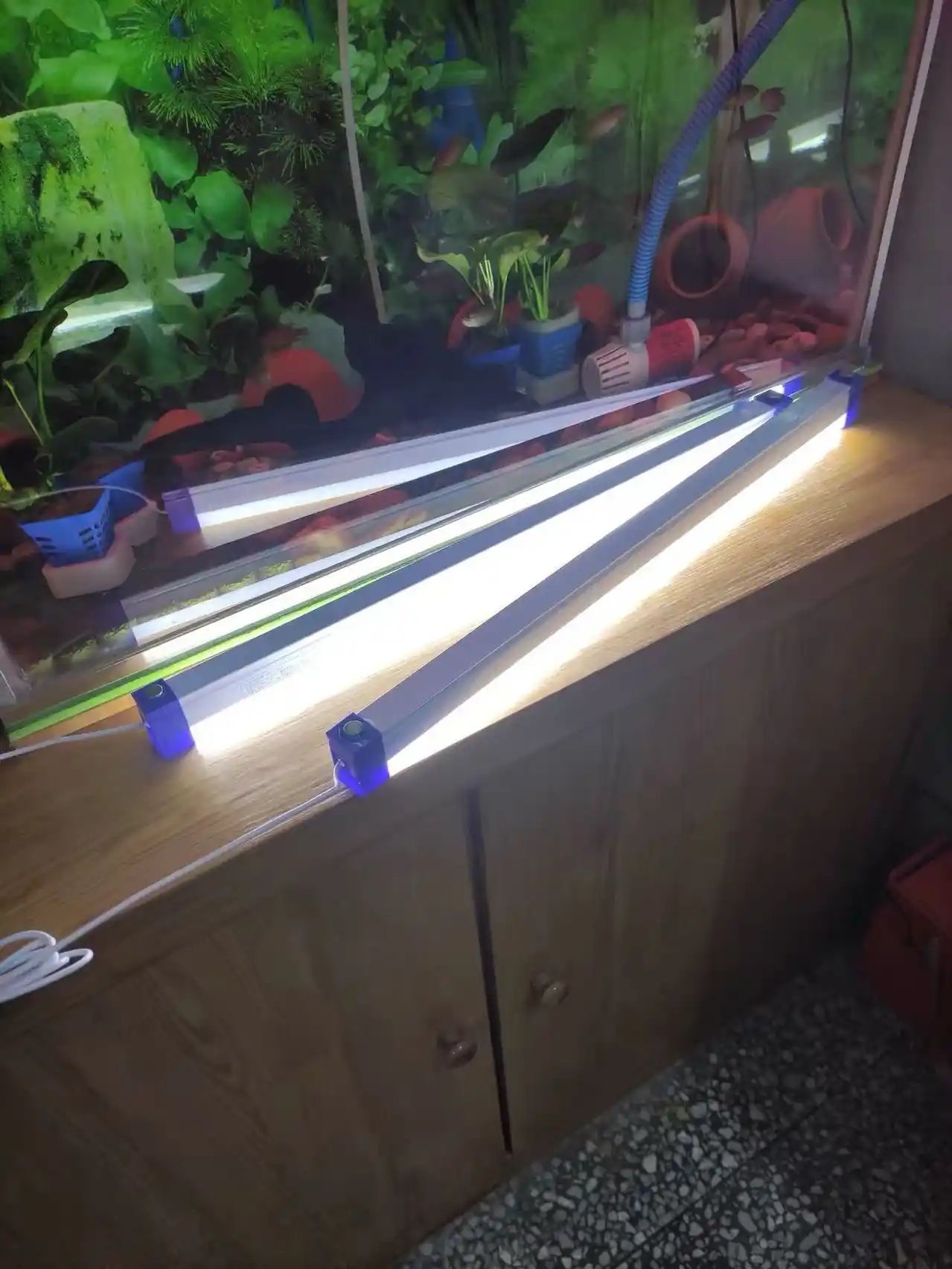 Datchikli akkumulyatorli LED chiroq, magnitli, USB, 32/52/72 sm