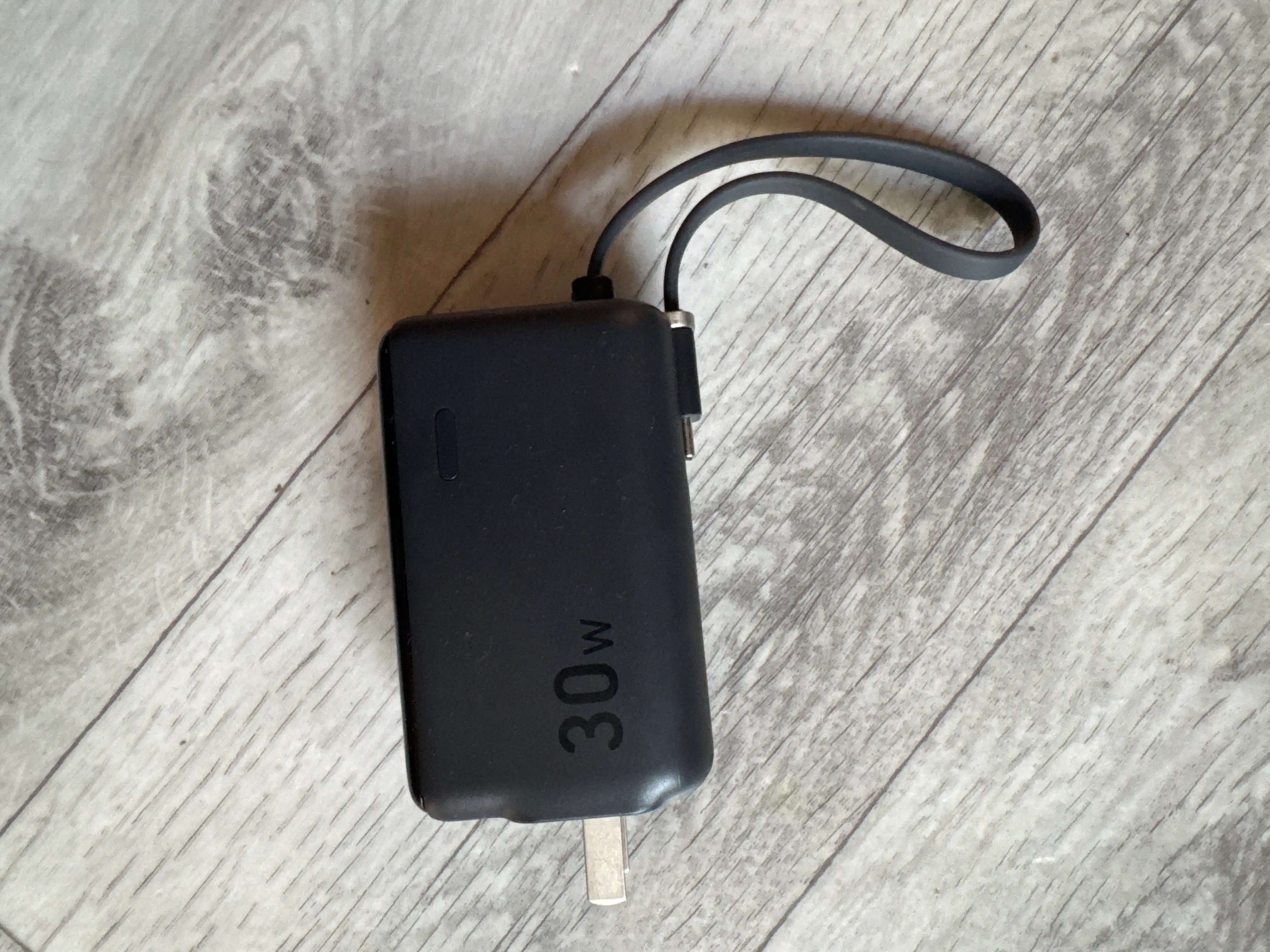 Anker Power Bank 5000mAh A1636 30W+zaryadlovchi qurilma-2 tasi 1 da USB-C kabel bilan