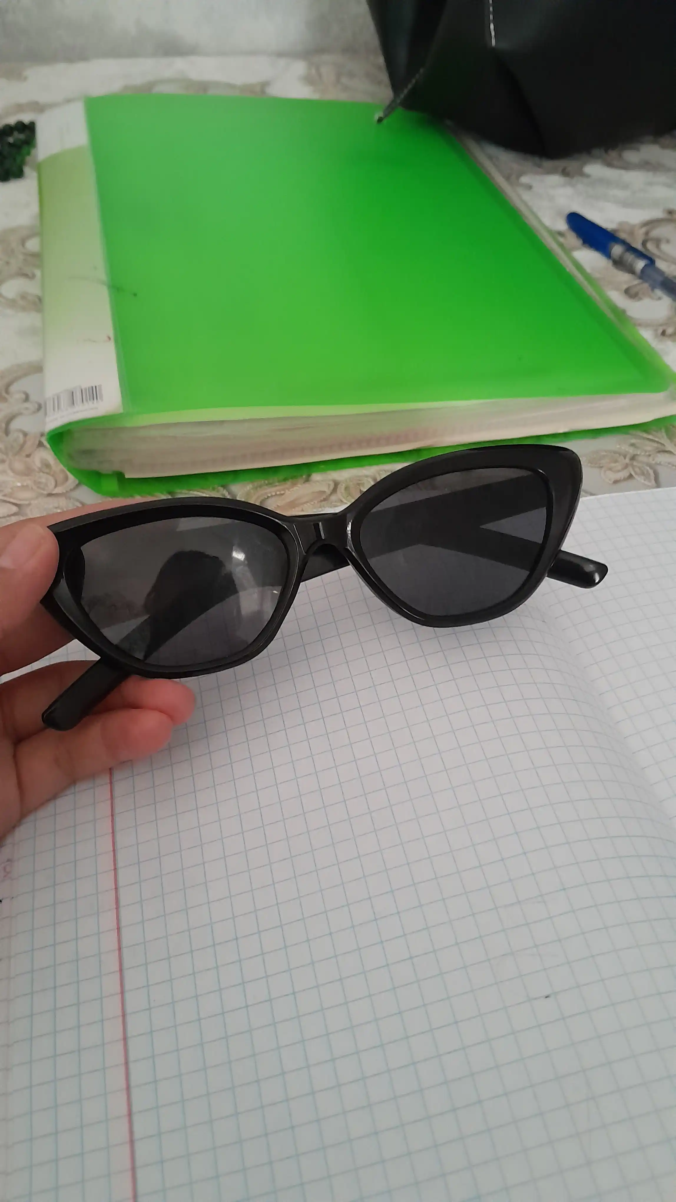 Ayollar uchun Cat Eye quyoshdan himoyalovchi ko‘zoynaklari zamonaviy, urfdagi, UV himoyasi
