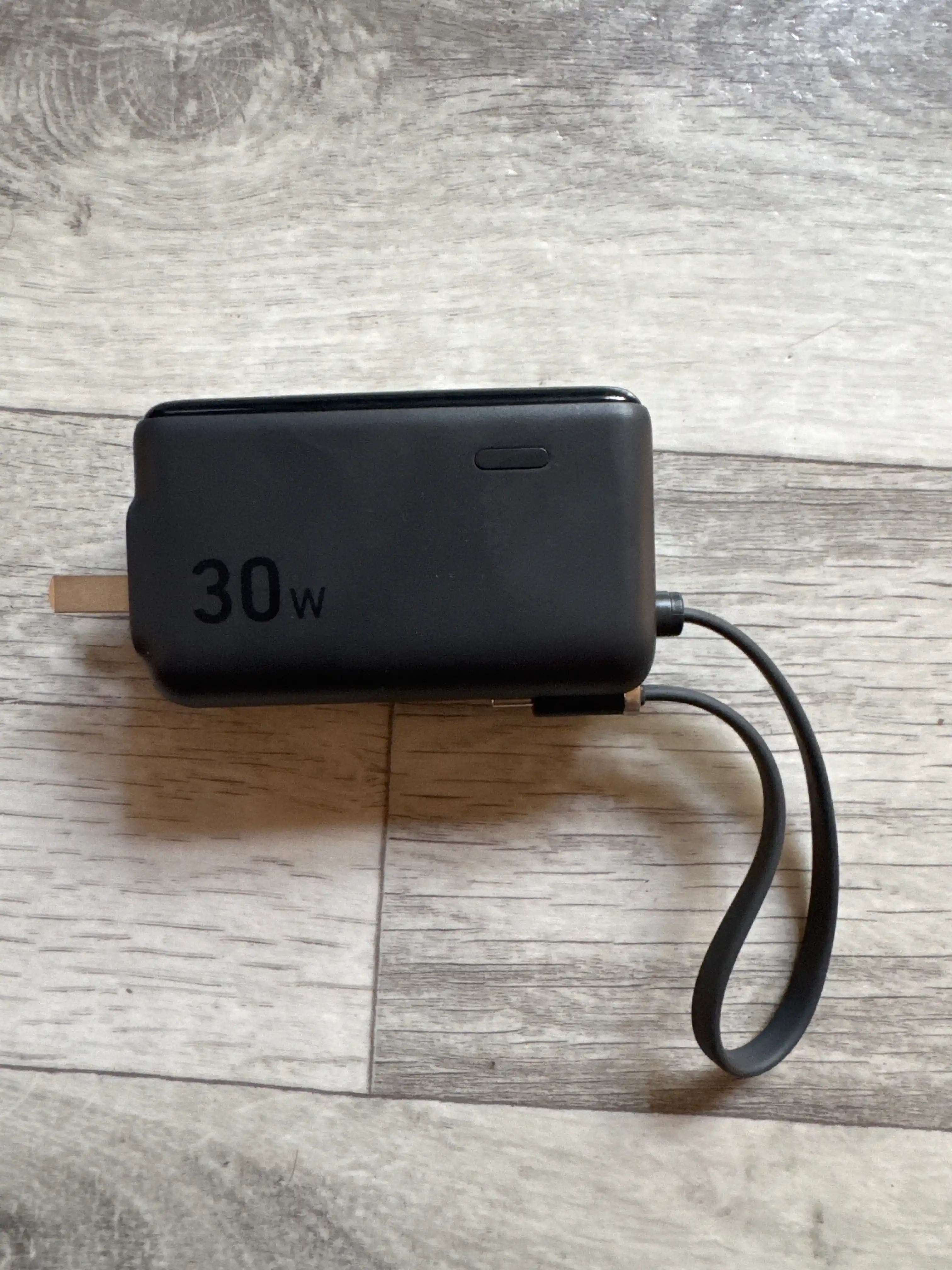 Anker Power Bank 5000mAh A1636 30W+zaryadlovchi qurilma-2 tasi 1 da USB-C kabel bilan