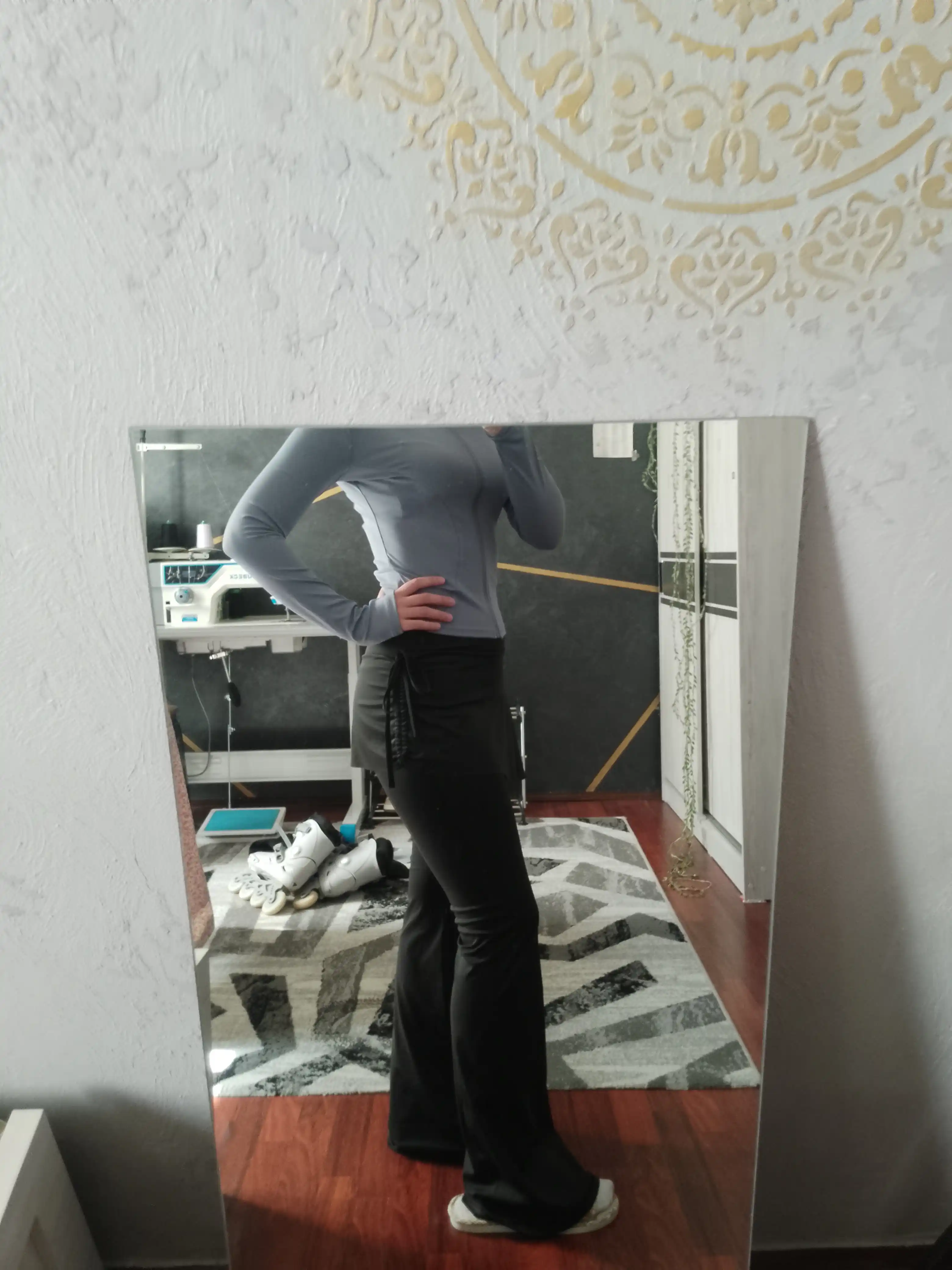 Ayollar klesh legginslari, sport klesh shimlar, ayollar sport kiyimlari, yubkali losinlar