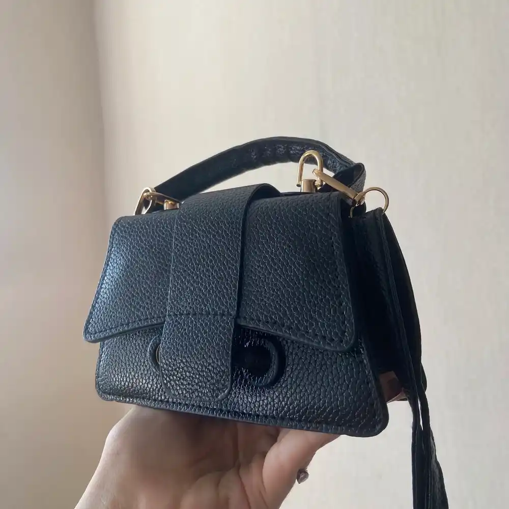 Ayollar sumkasi, kross-bodi, mini, yelkadan