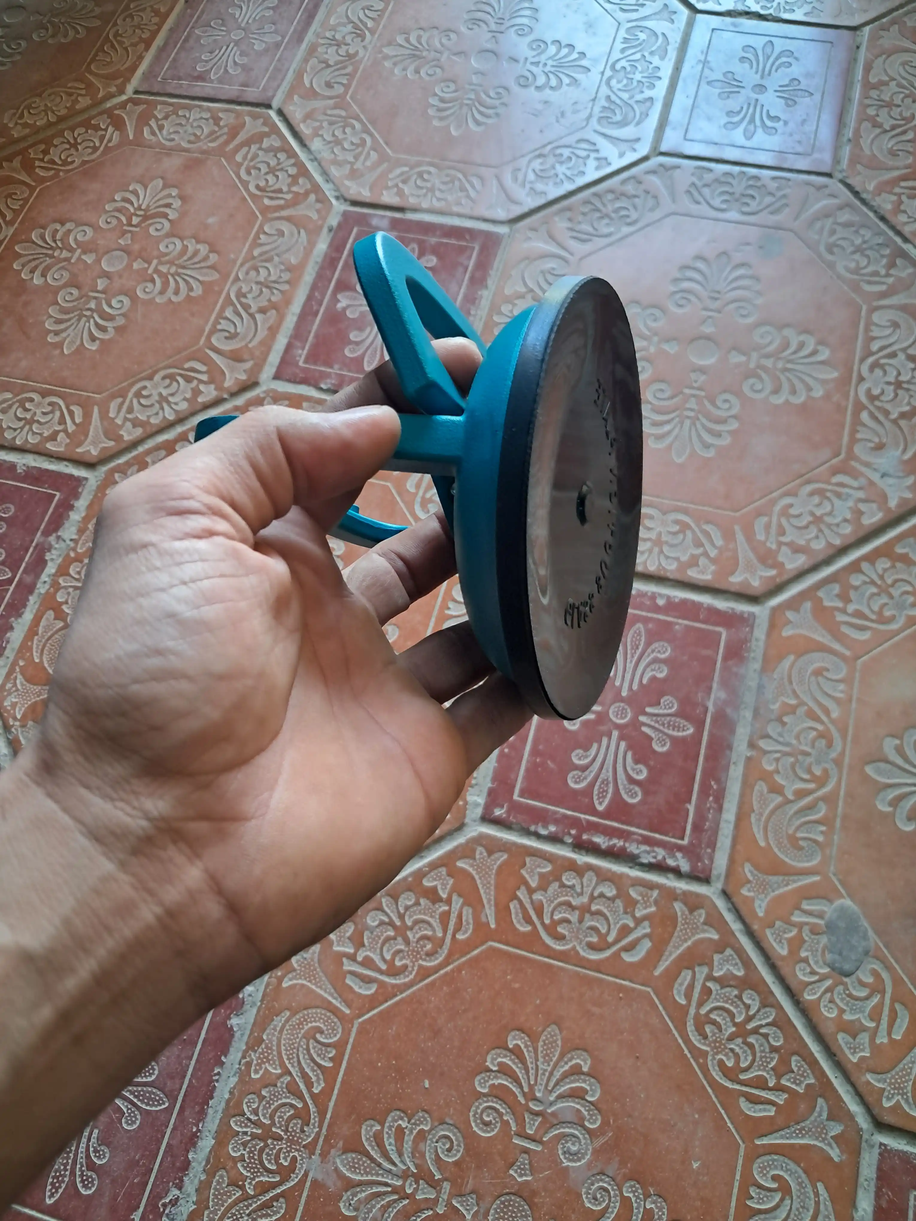 Kafel, oyna va plitkalarni ko‘tarish uchun vakuumli so‘rg‘ich